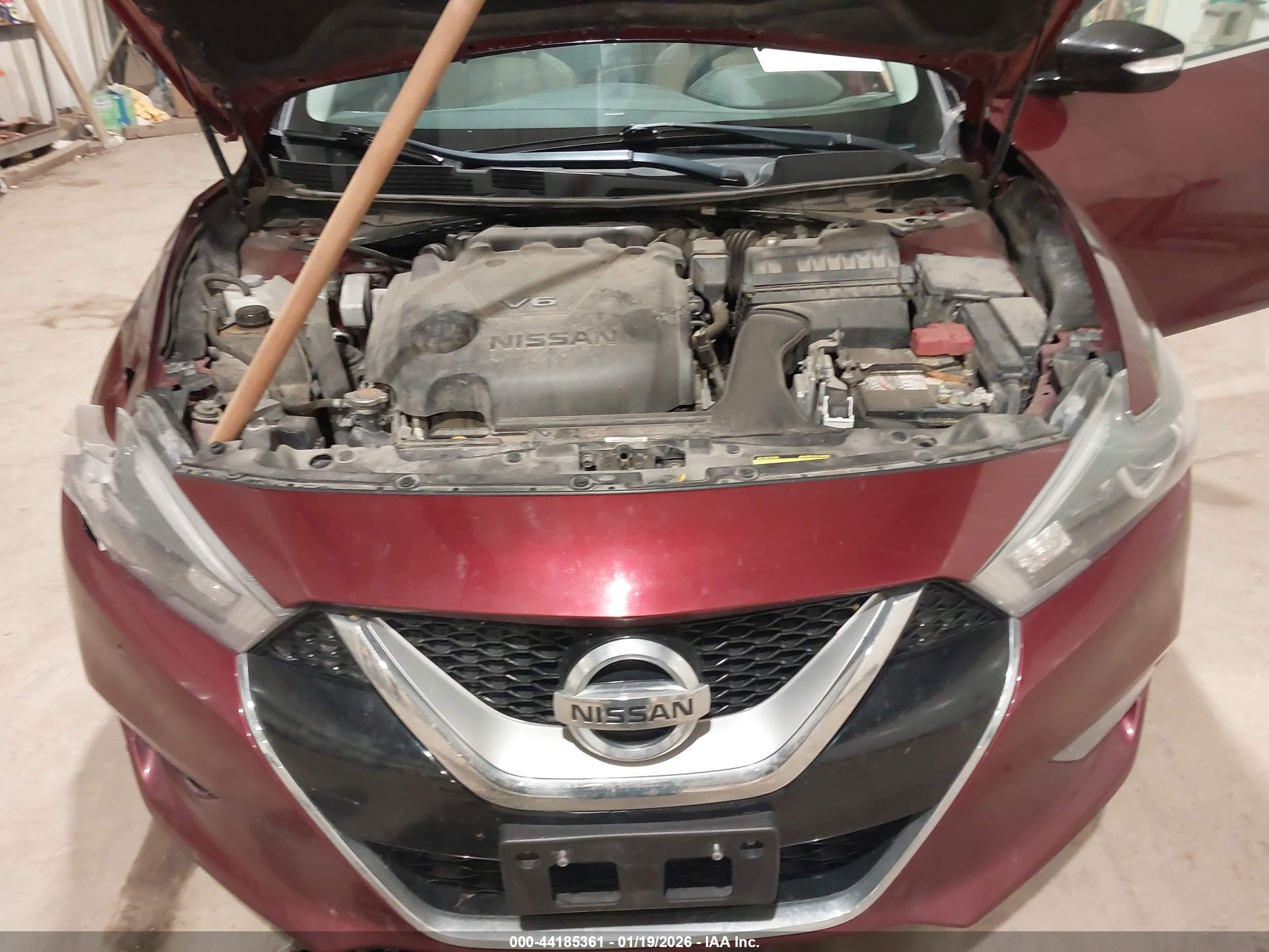 NISSAN MAXIMA image 10