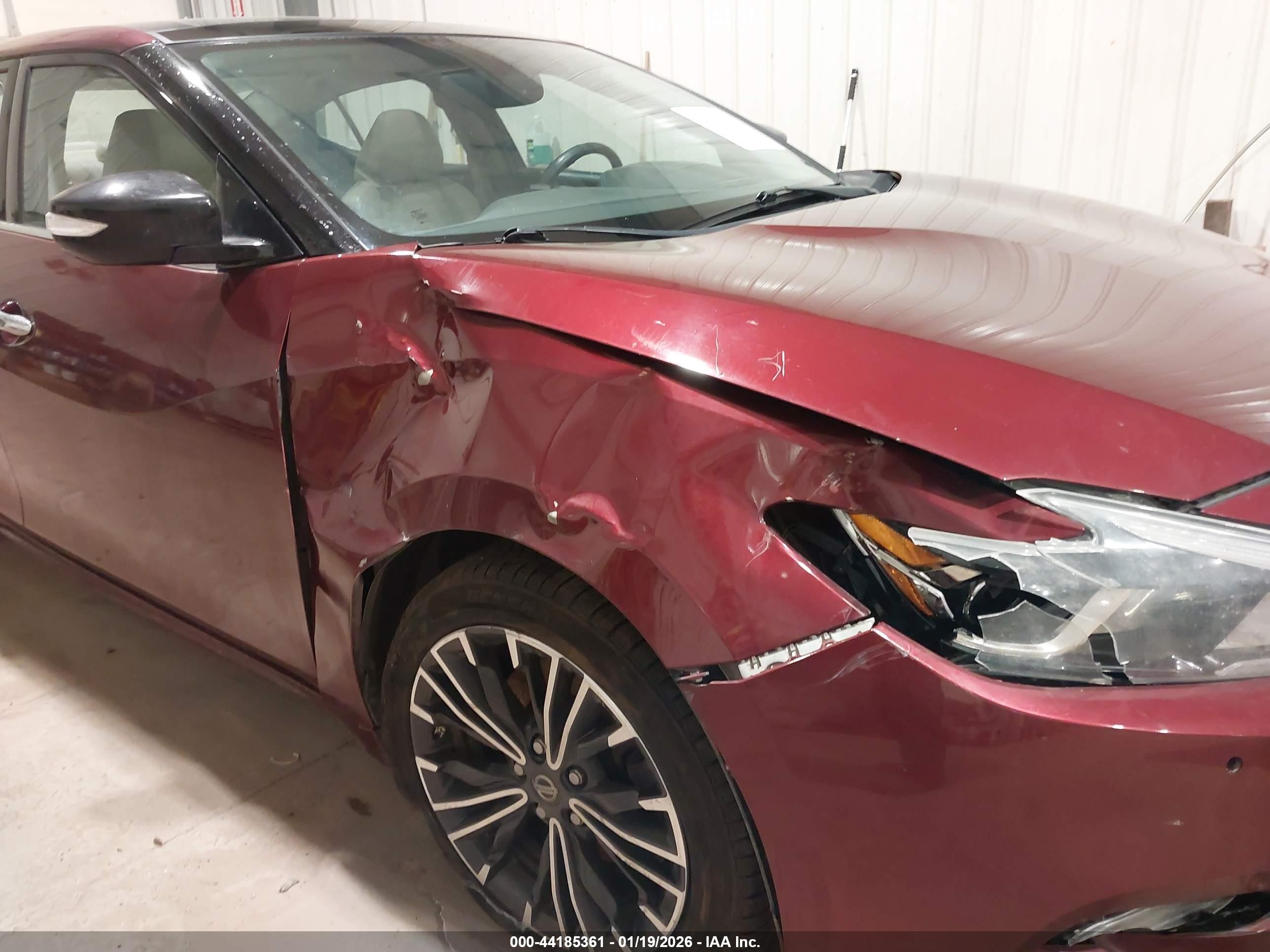 NISSAN MAXIMA image 6