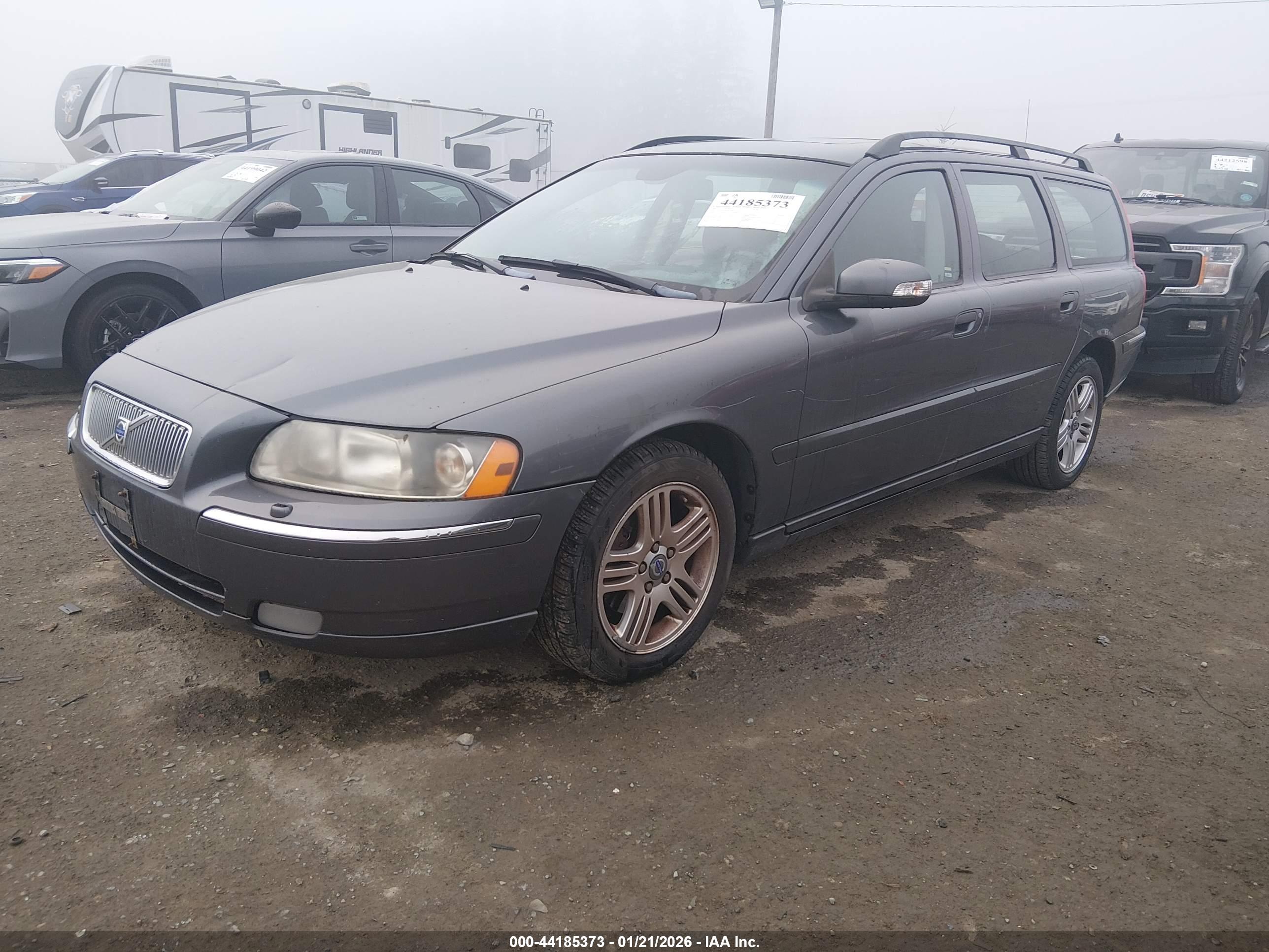 VOLVO V70 image 2