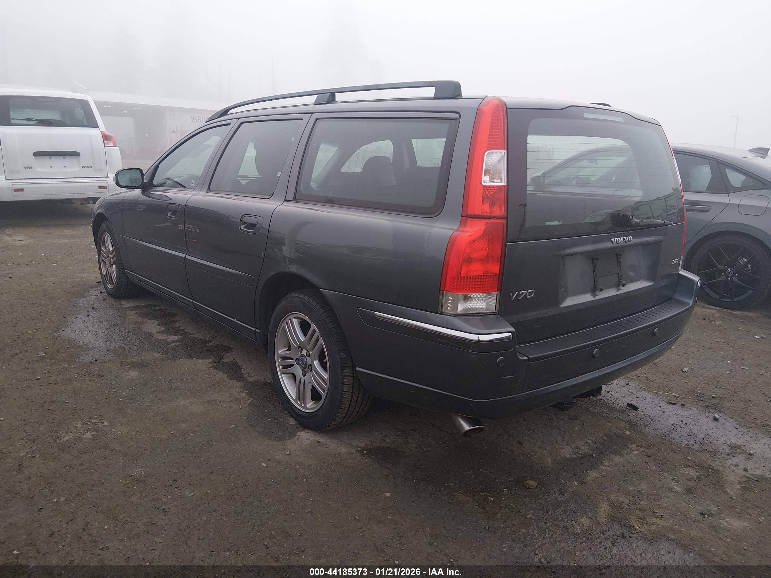 VOLVO V70 image 3