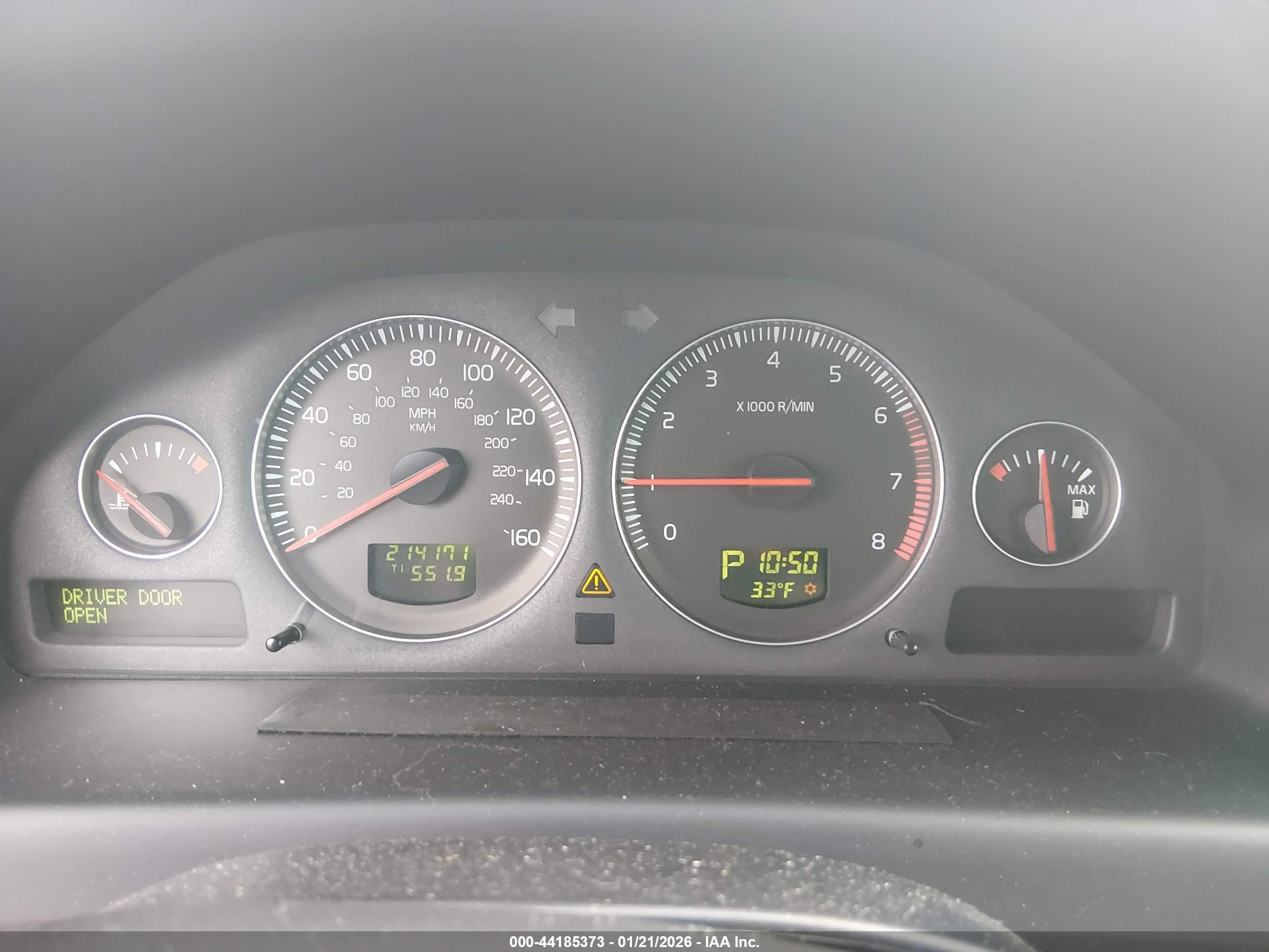 VOLVO V70 image 7