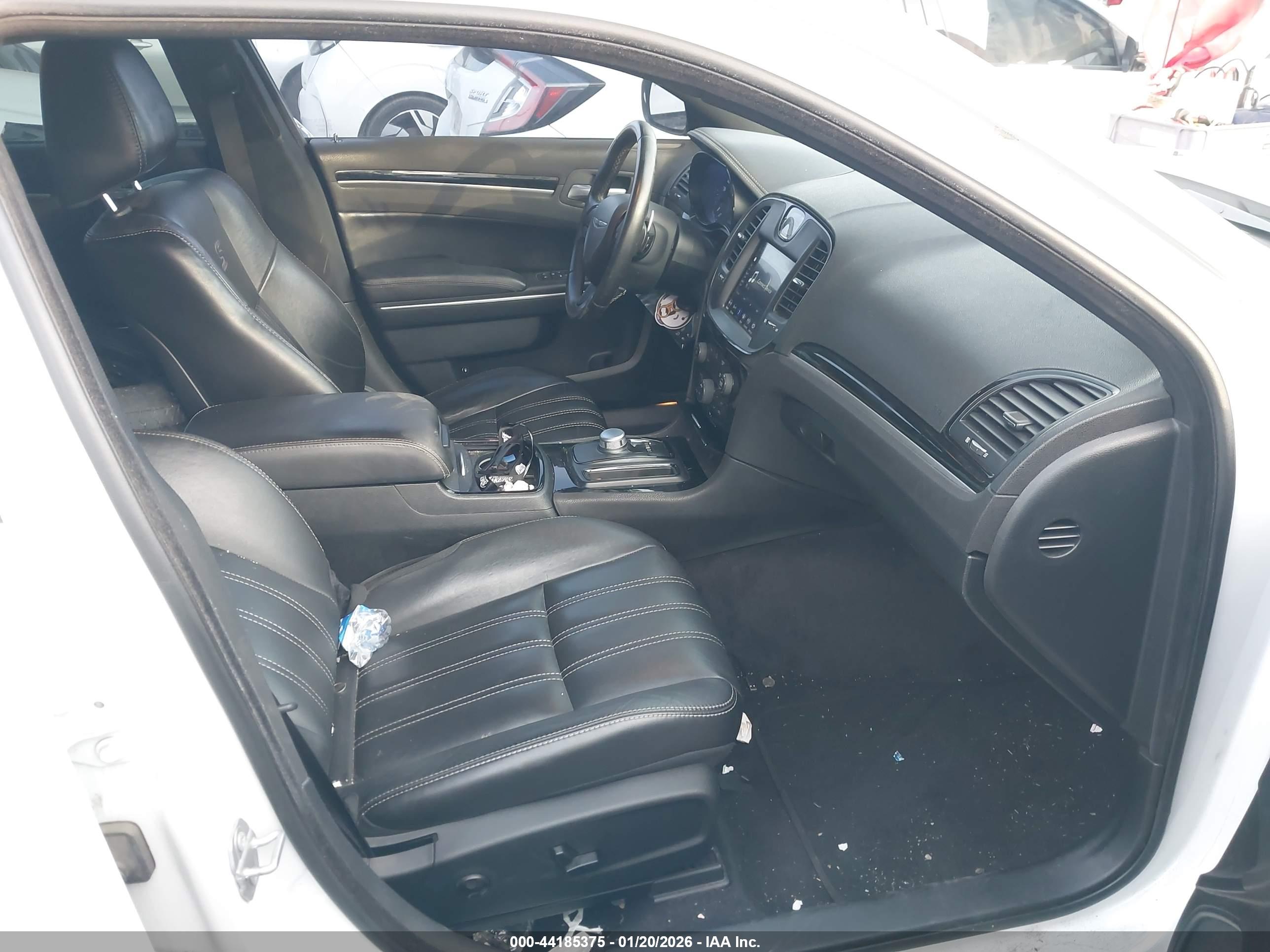 CHRYSLER 300 image 5
