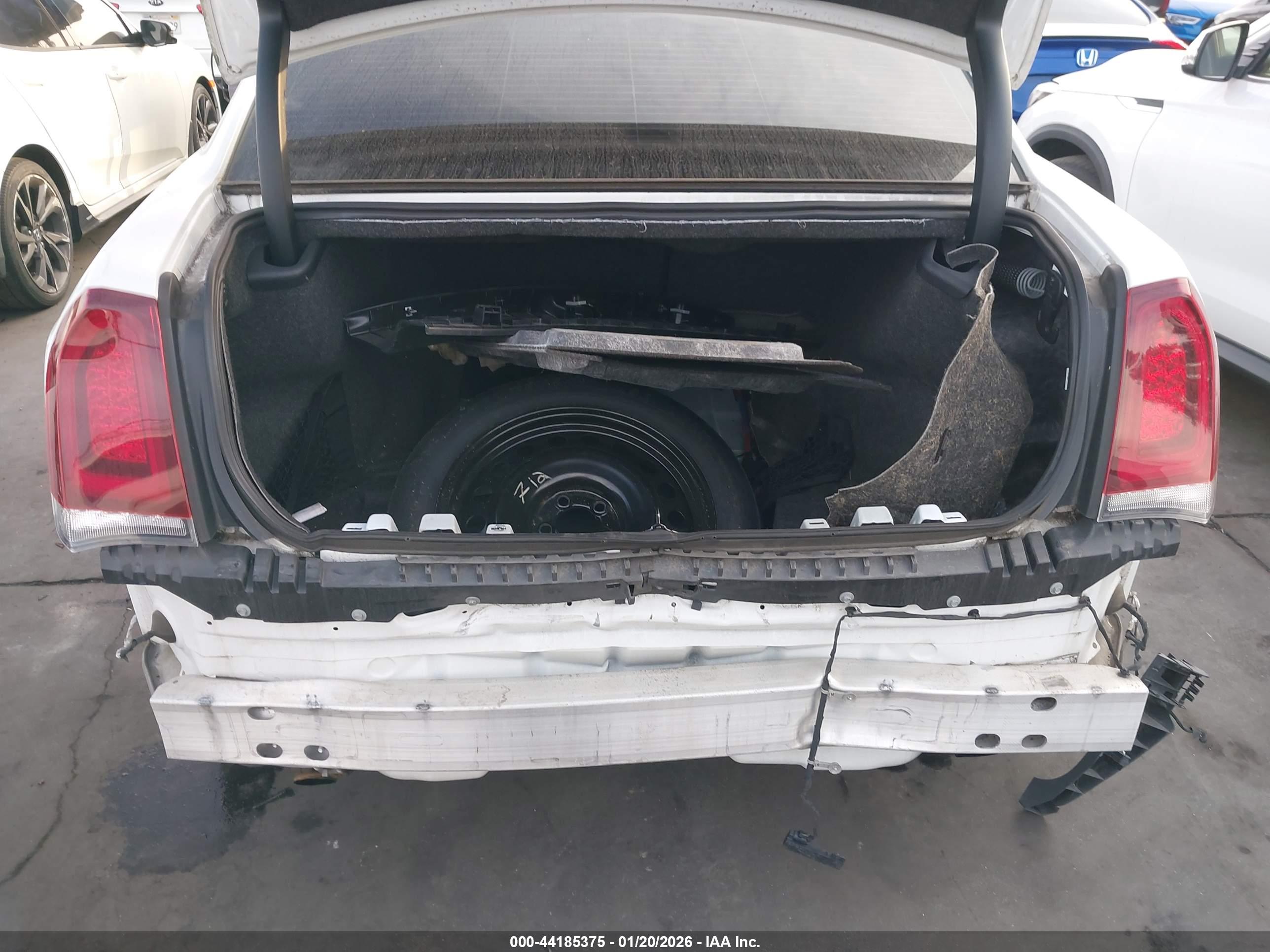 CHRYSLER 300 image 6