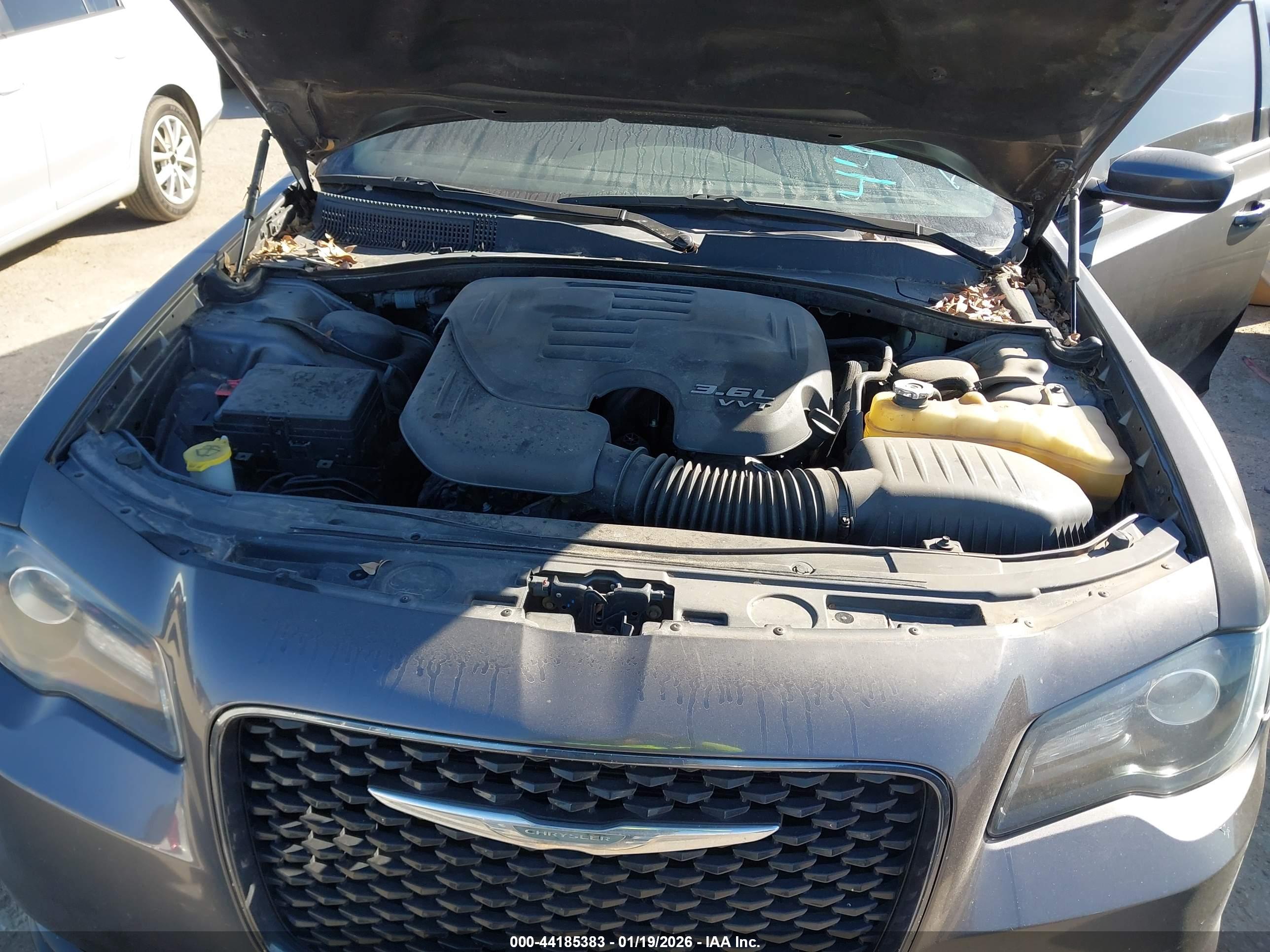 CHRYSLER 300 image 10