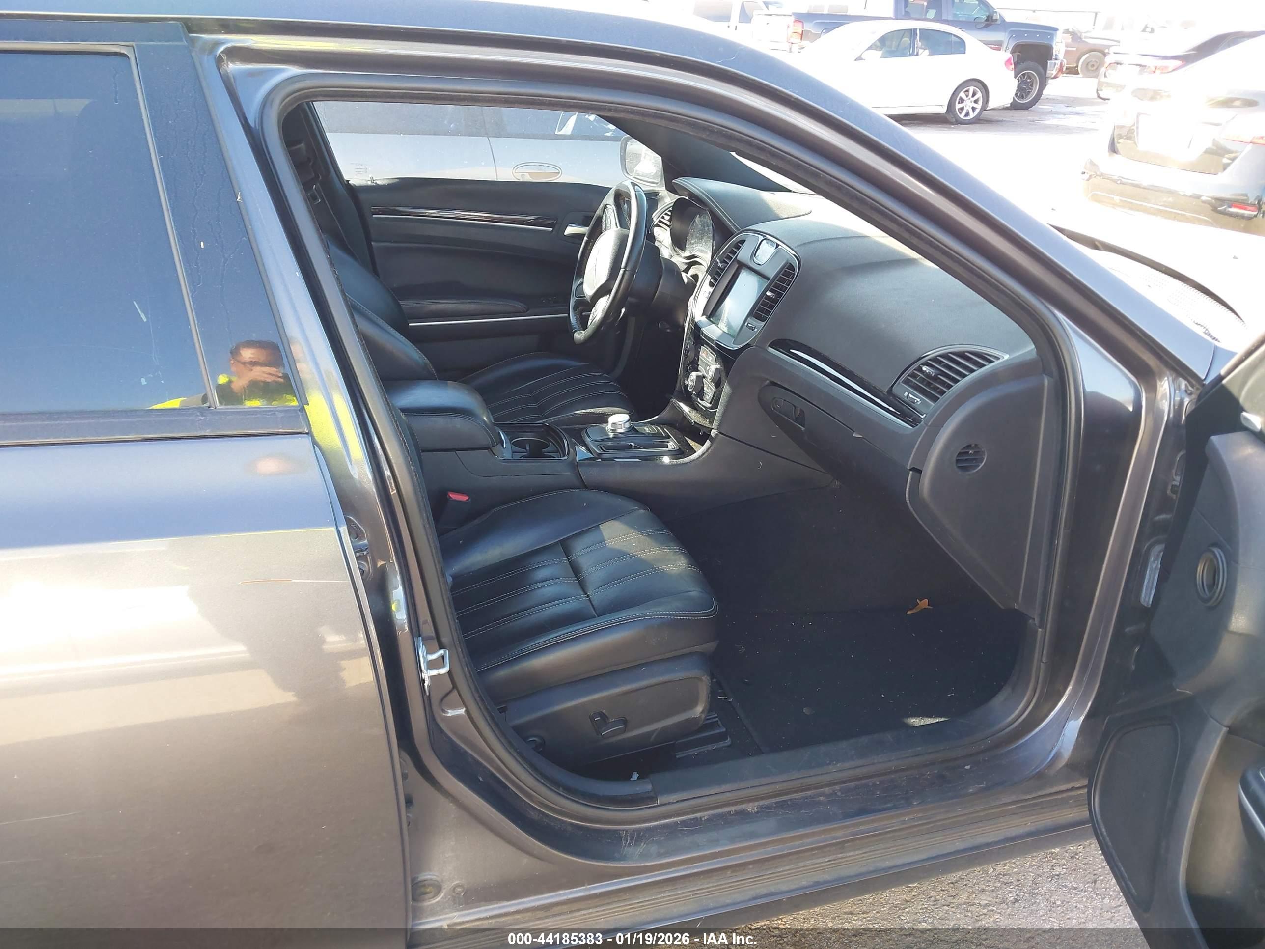CHRYSLER 300 image 5