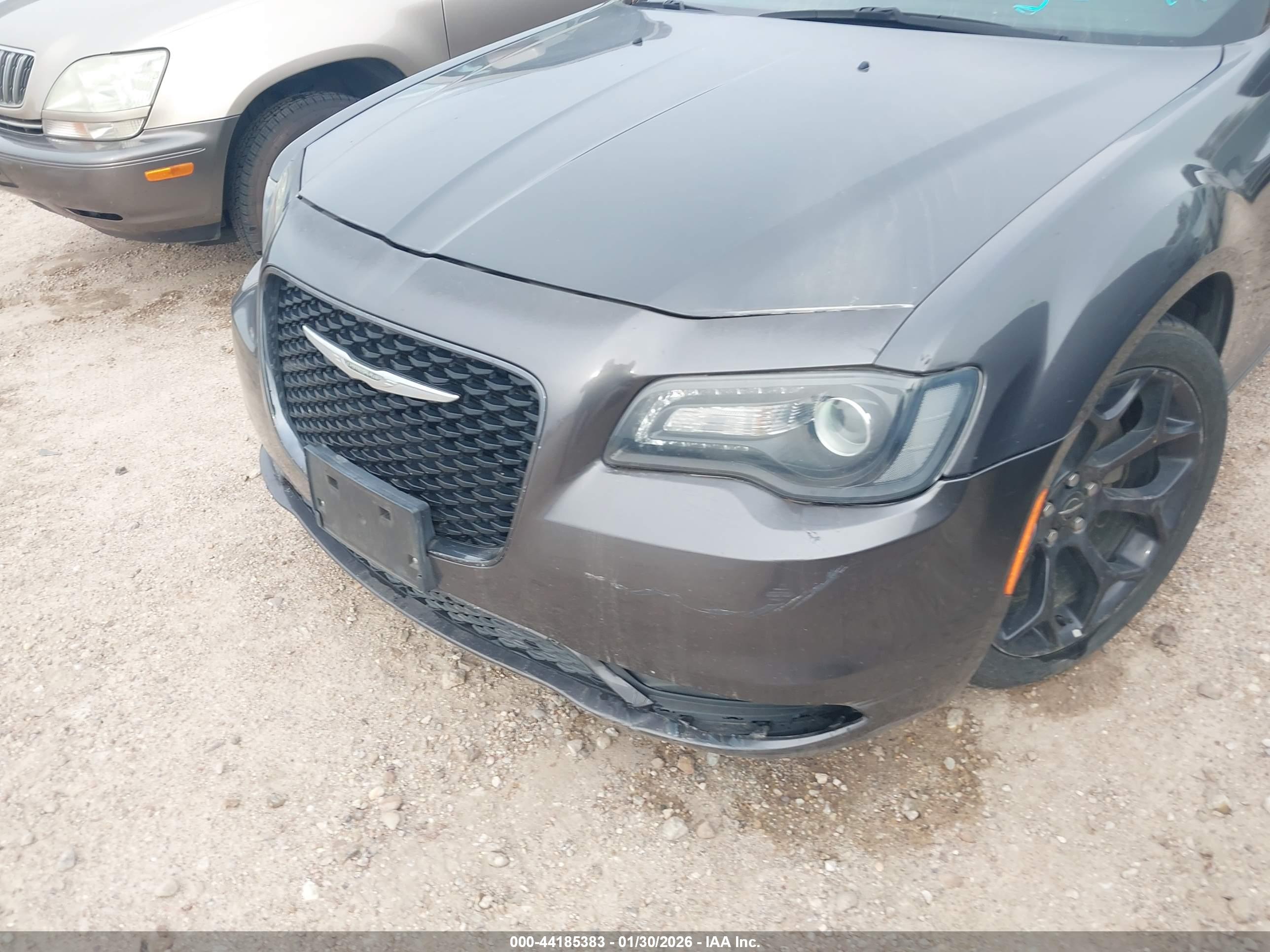 CHRYSLER 300 image 6