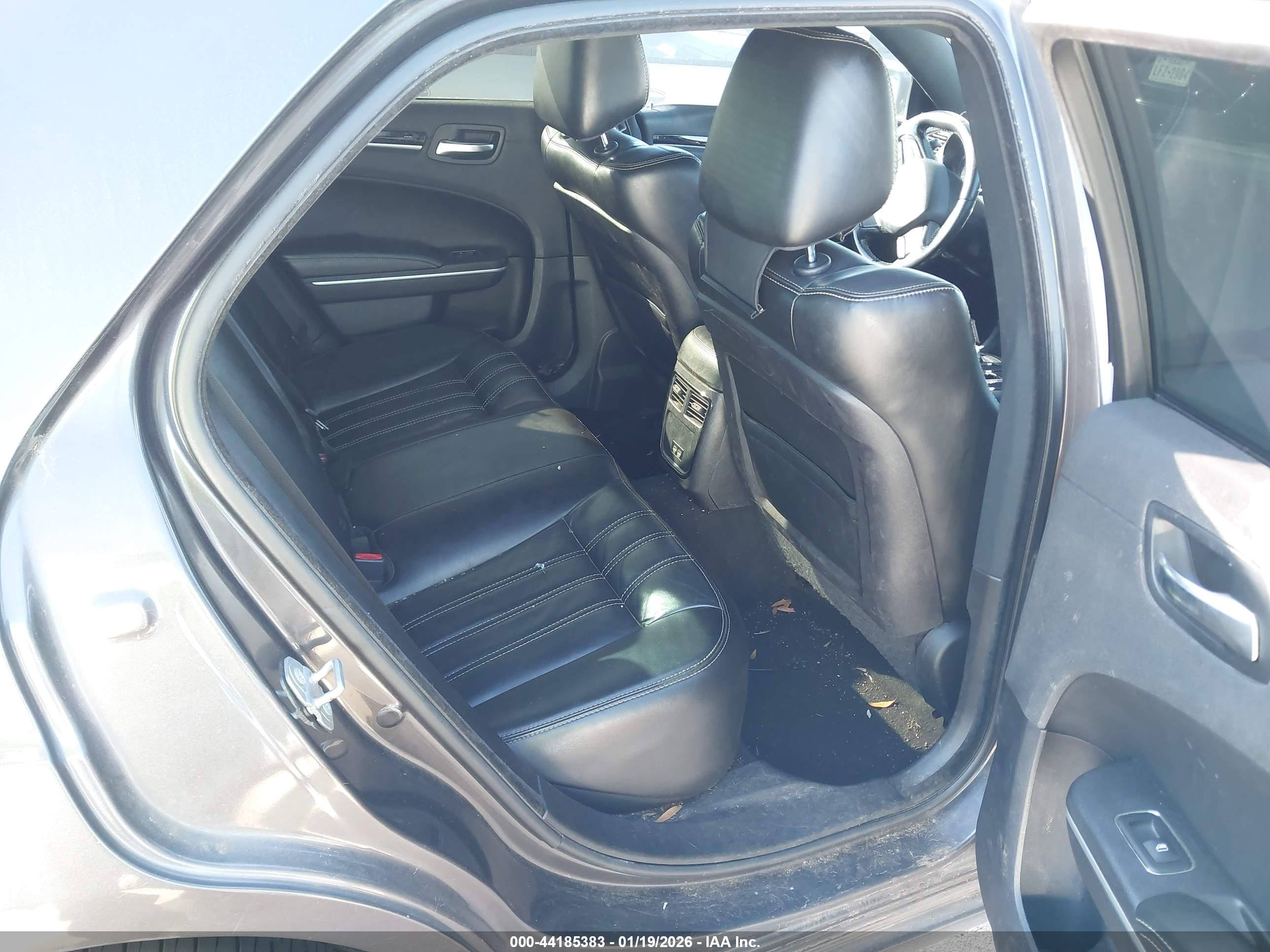 CHRYSLER 300 image 8