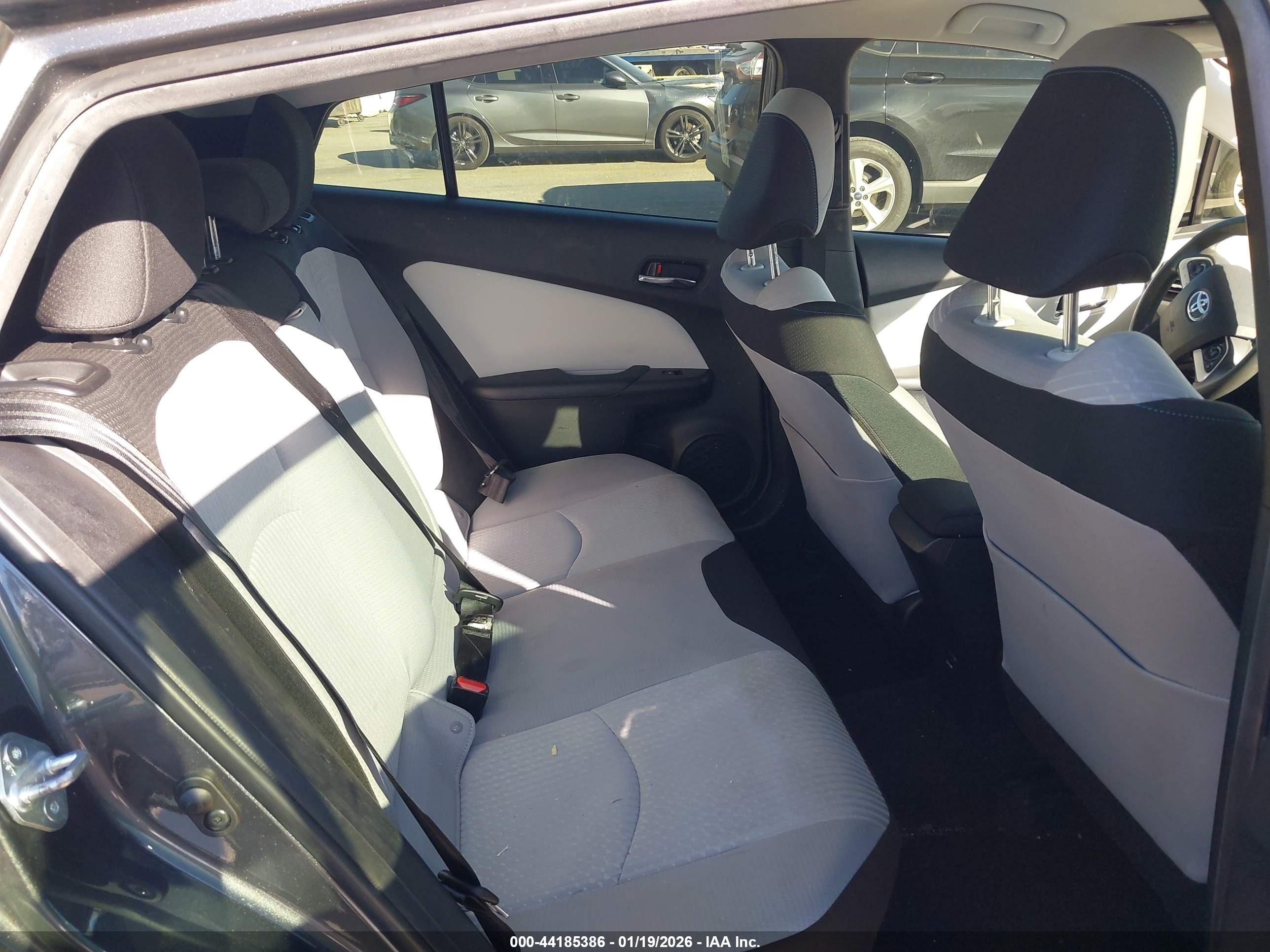 TOYOTA PRIUS image 8