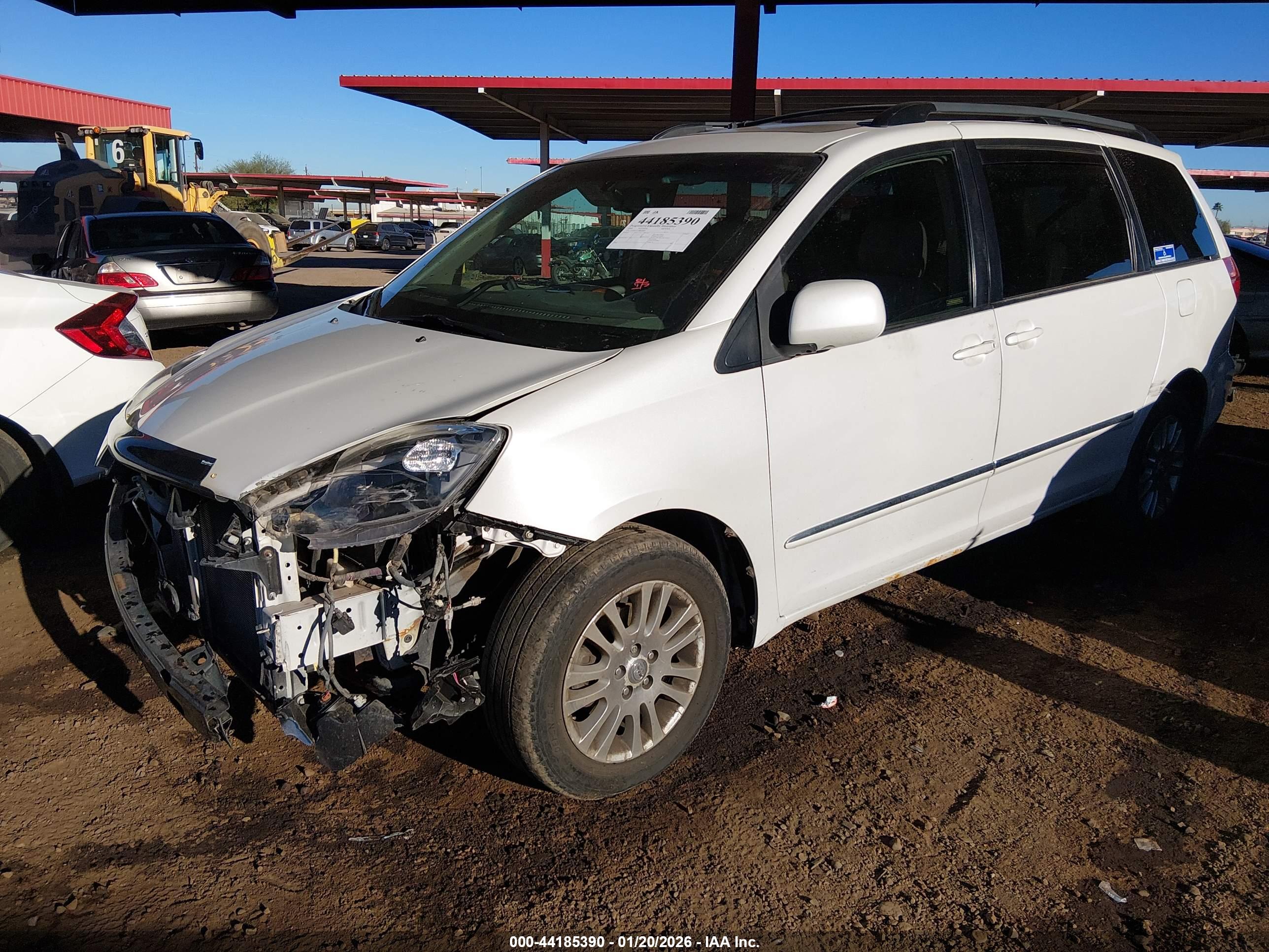 TOYOTA SIENNA image 2