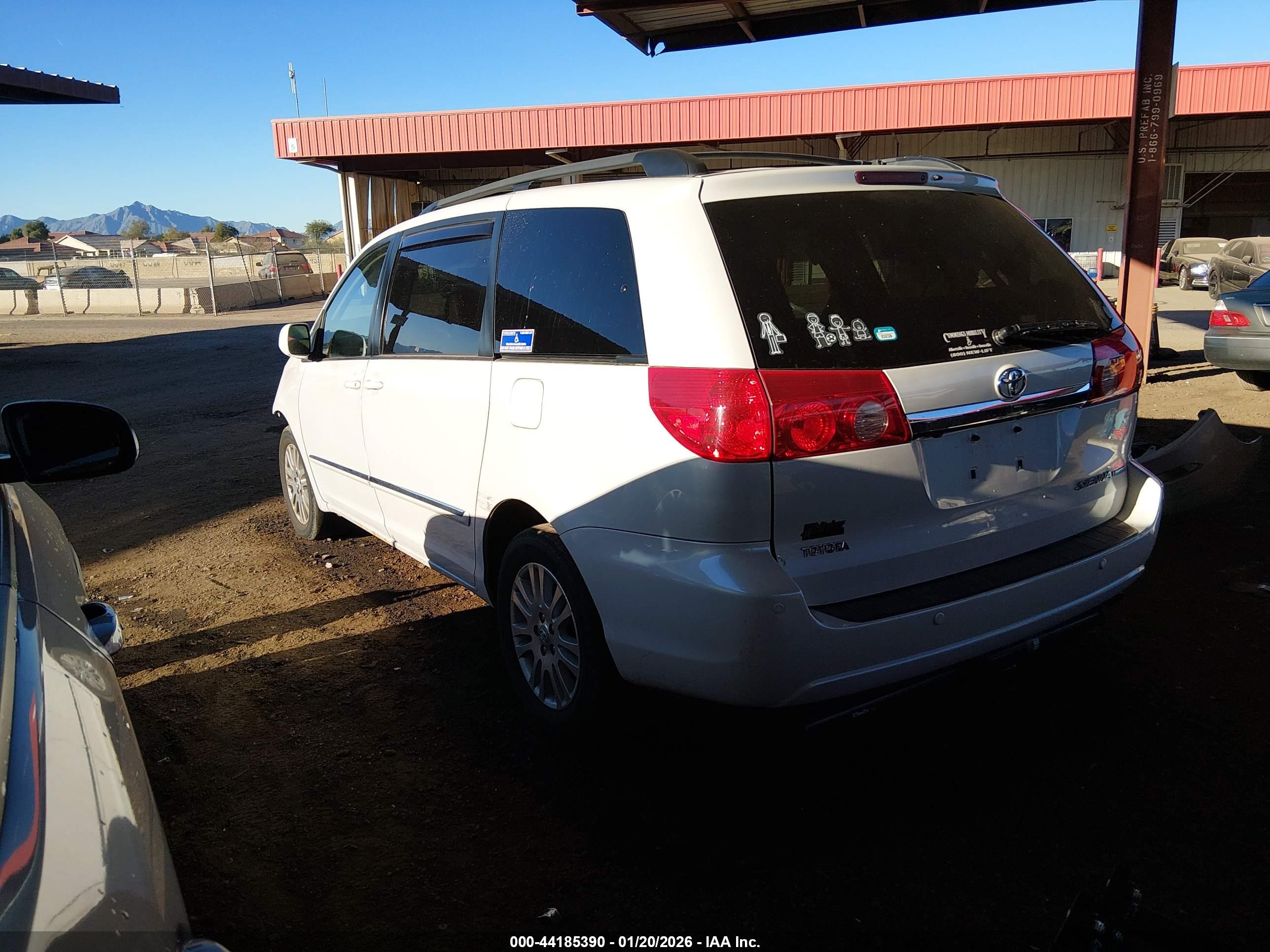 TOYOTA SIENNA image 3