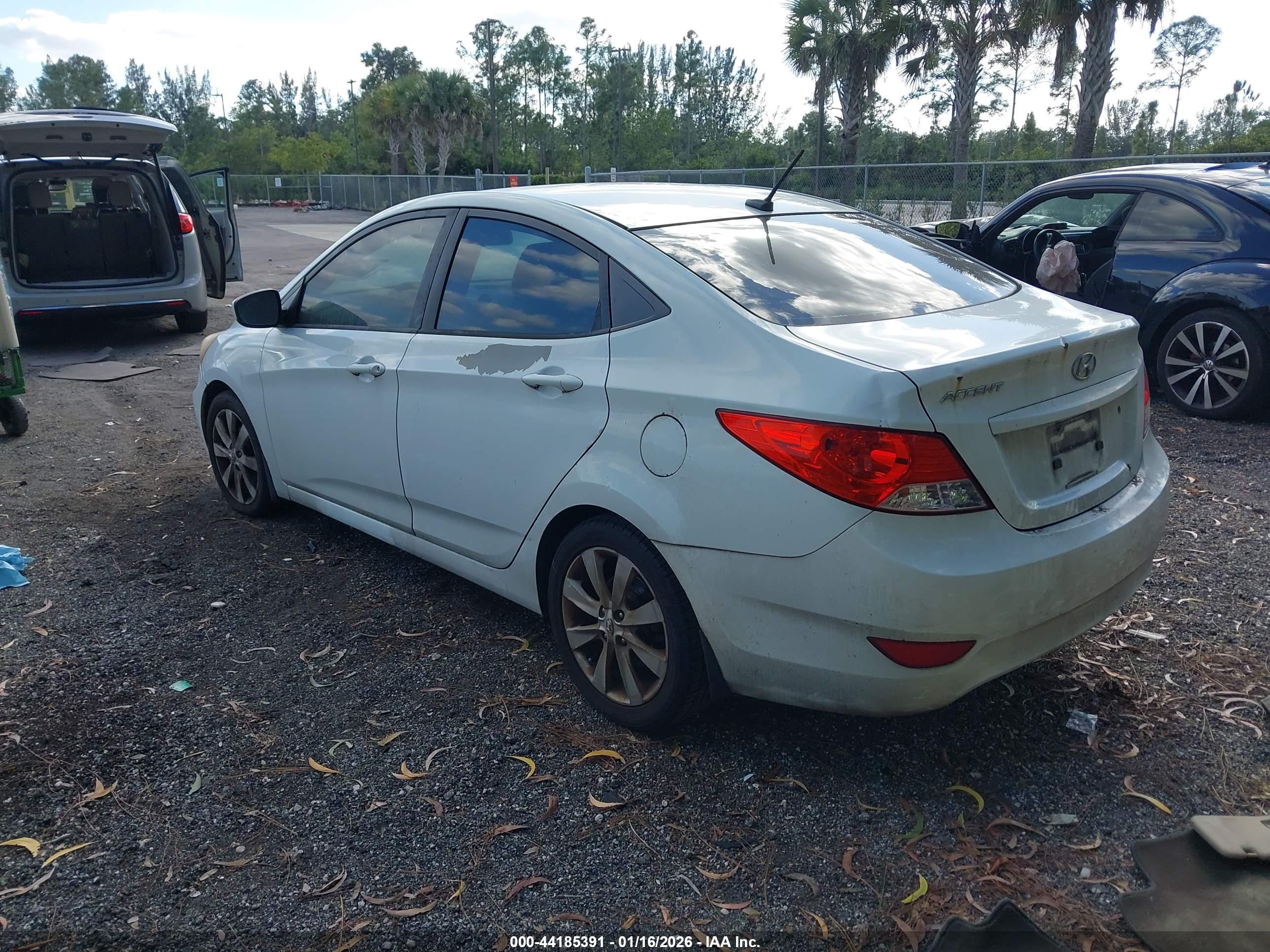 HYUNDAI ACCENT image 3