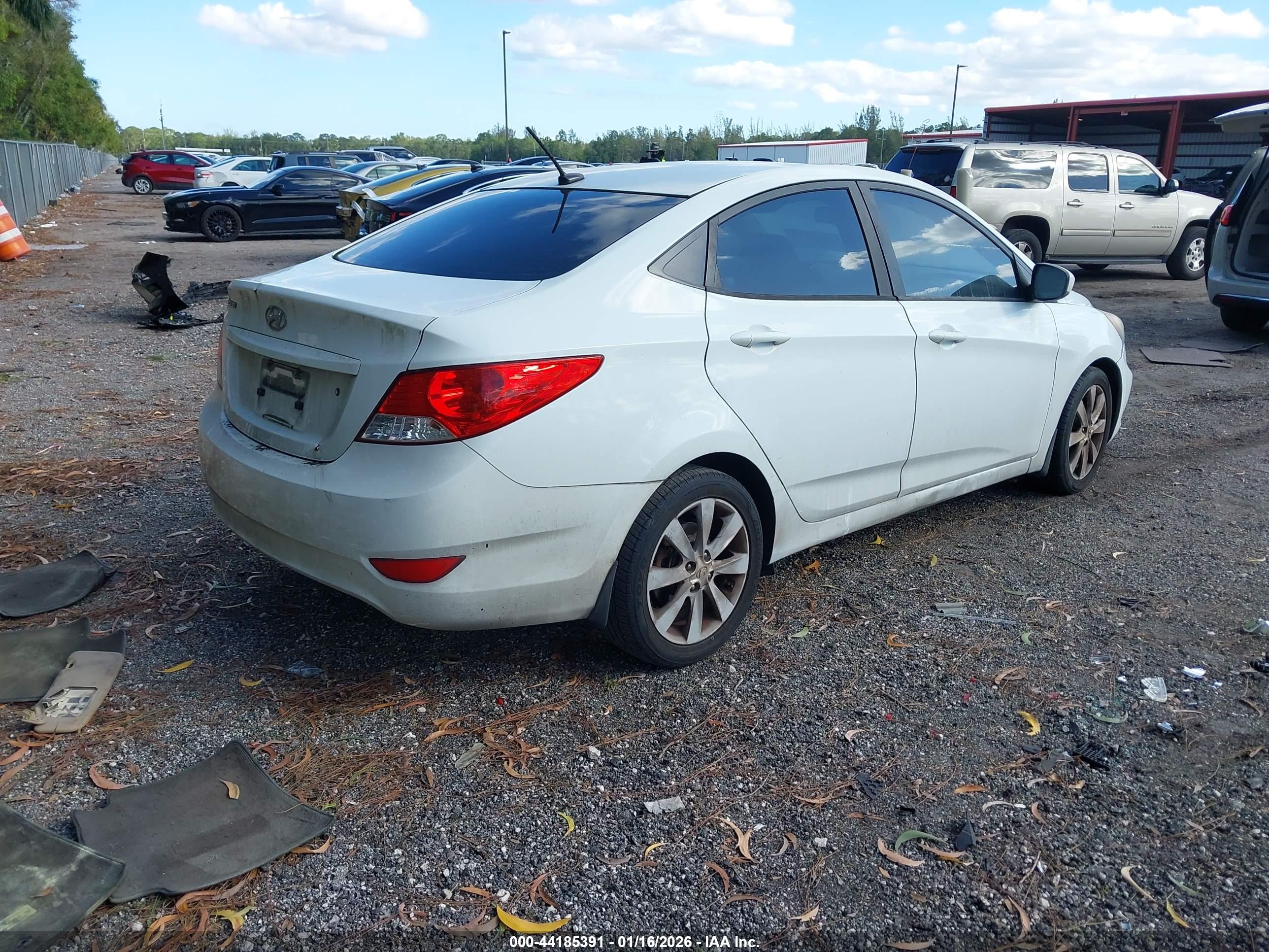 HYUNDAI ACCENT image 4