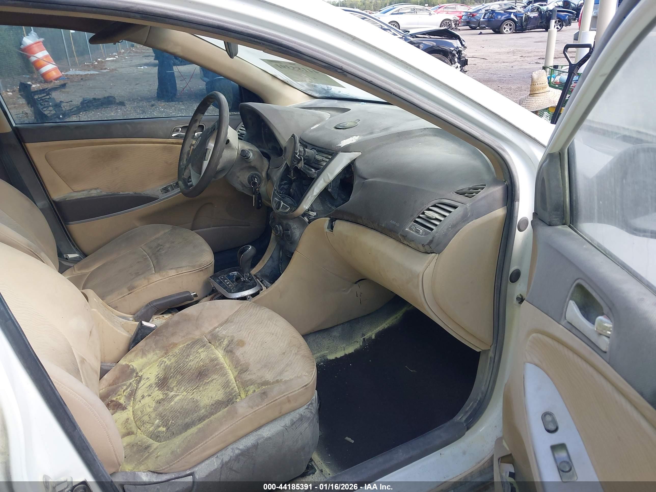 HYUNDAI ACCENT image 5