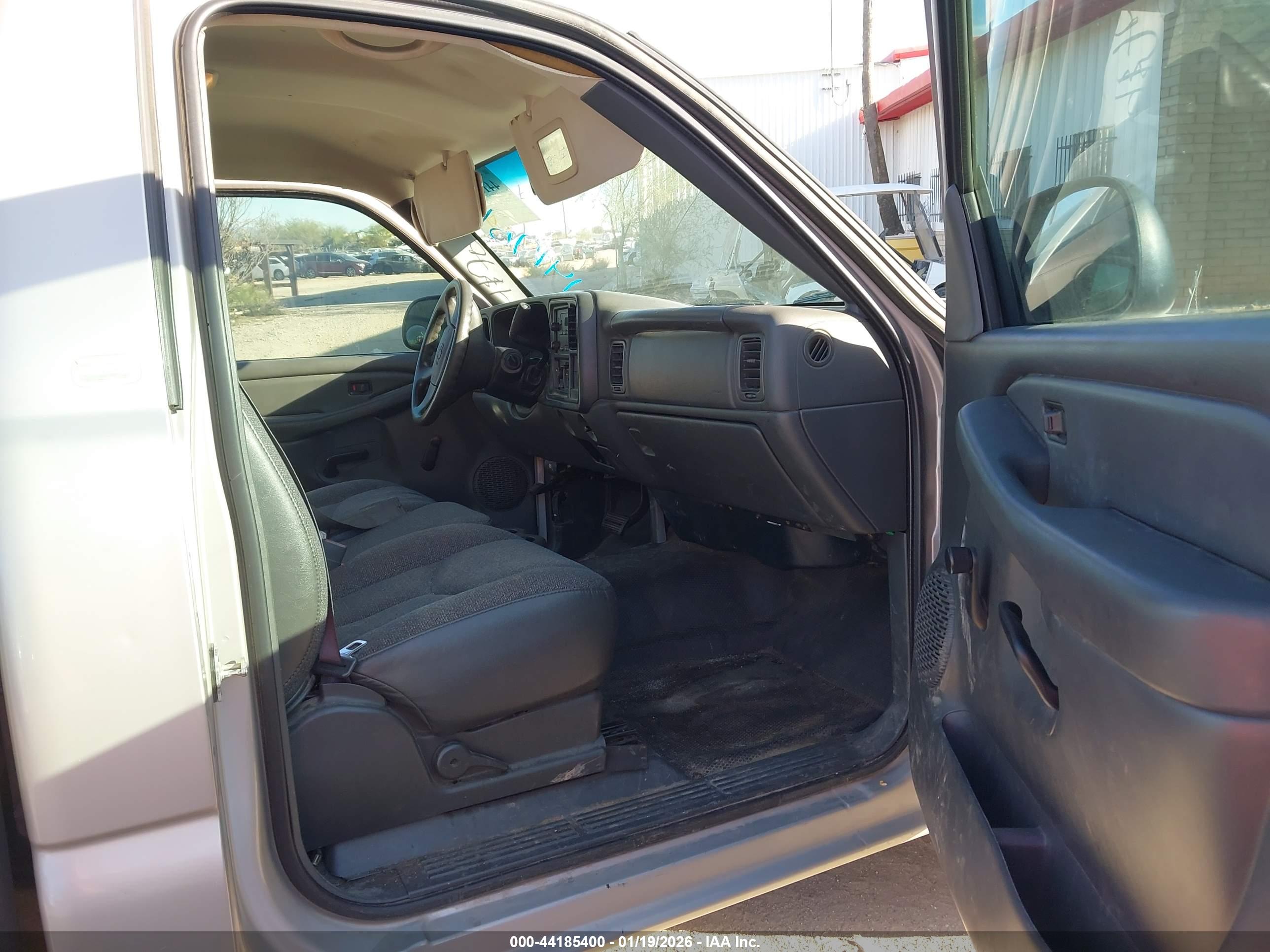 CHEVROLET SILVERADO image 5