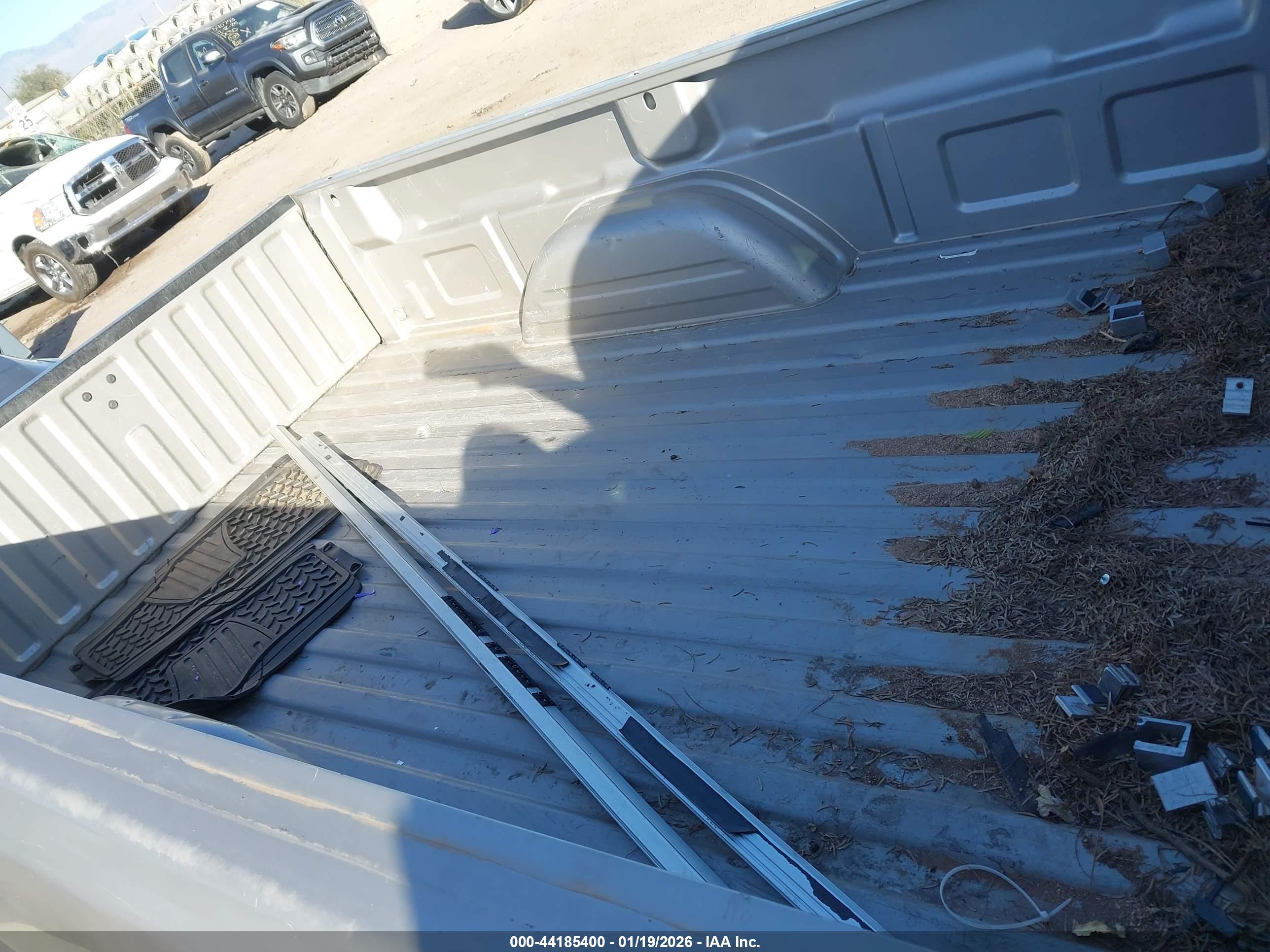 CHEVROLET SILVERADO image 8