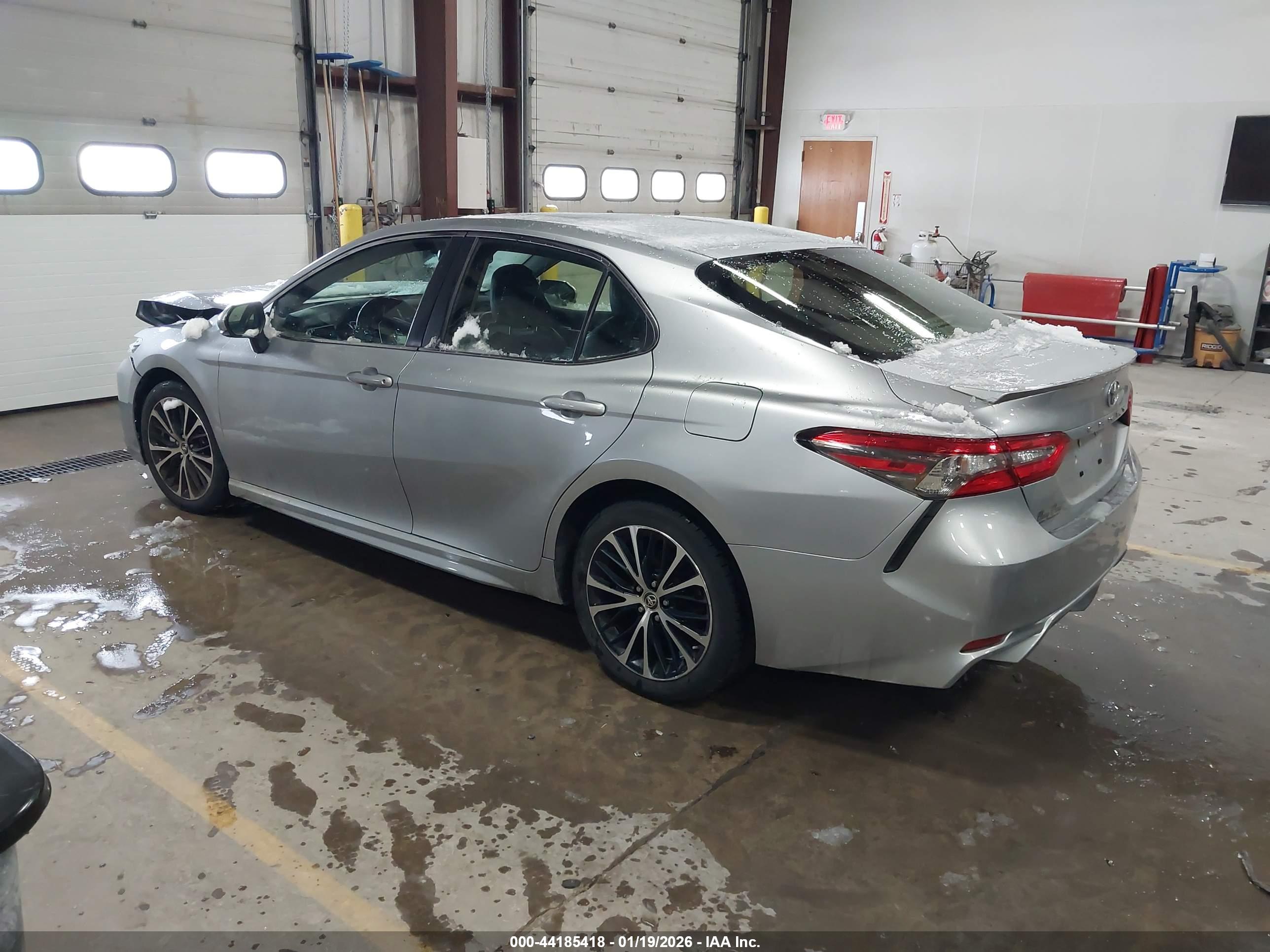 TOYOTA CAMRY image 3