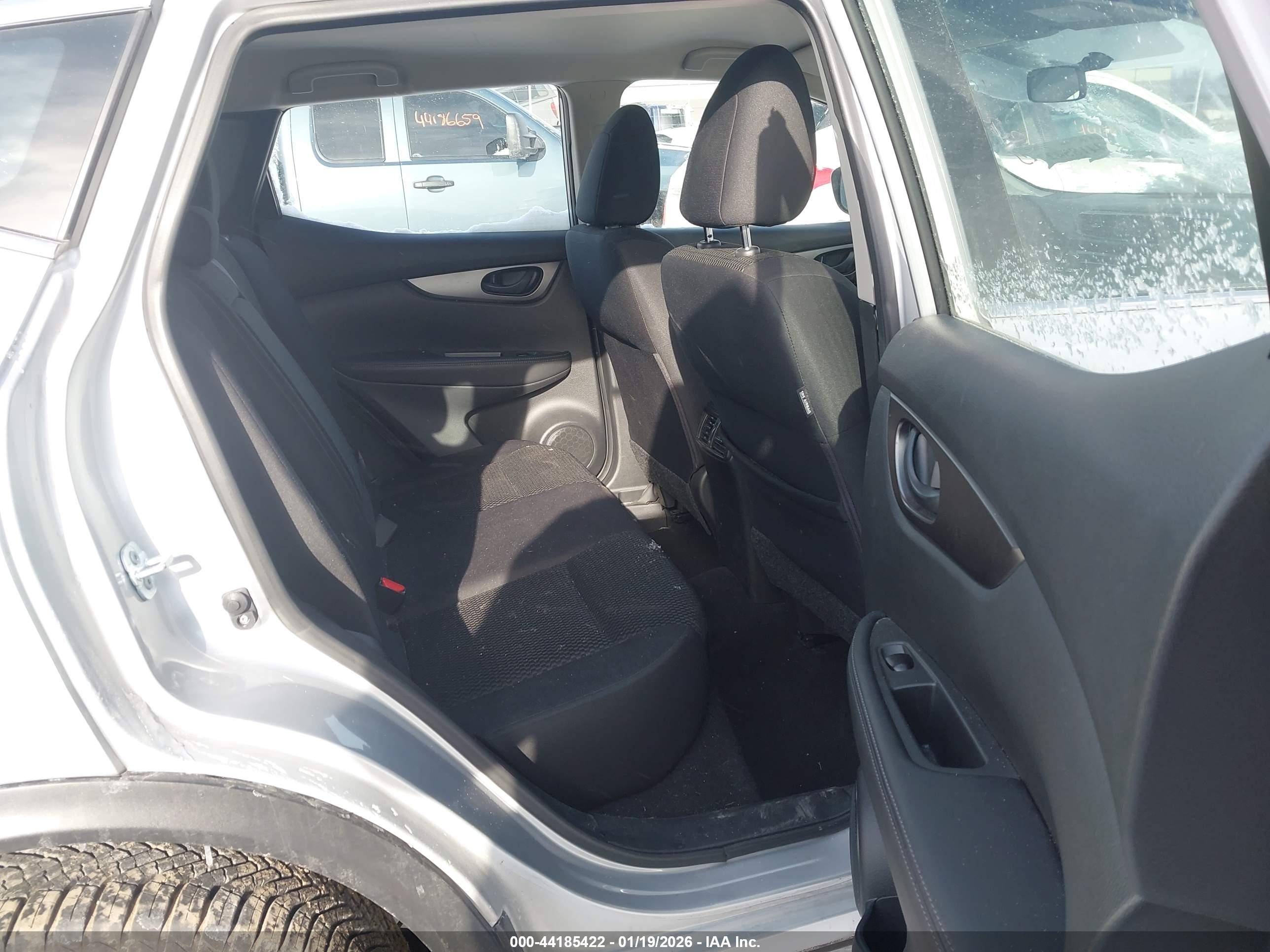 NISSAN ROGUE image 8
