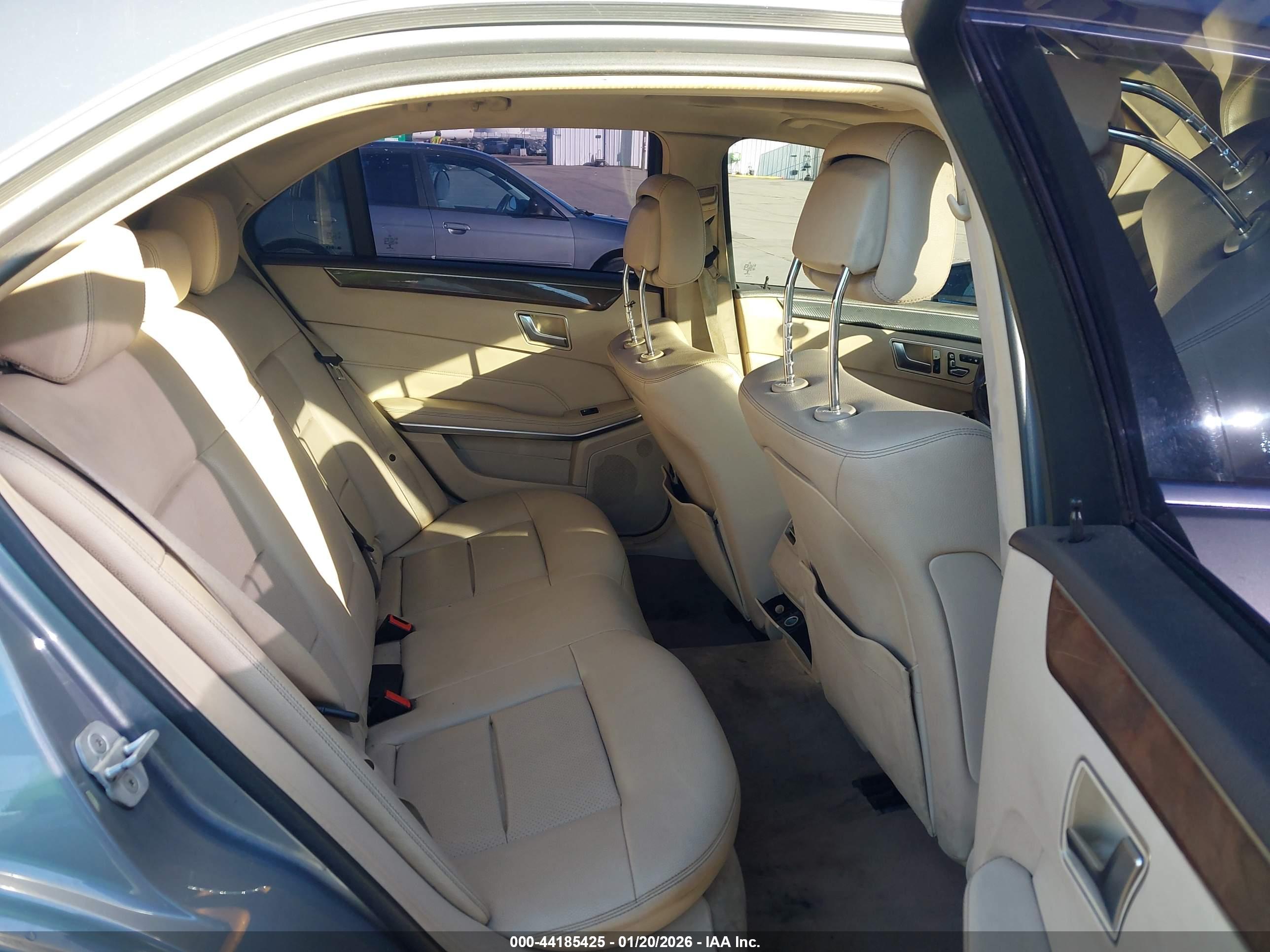 MERCEDES-BENZ E image 8