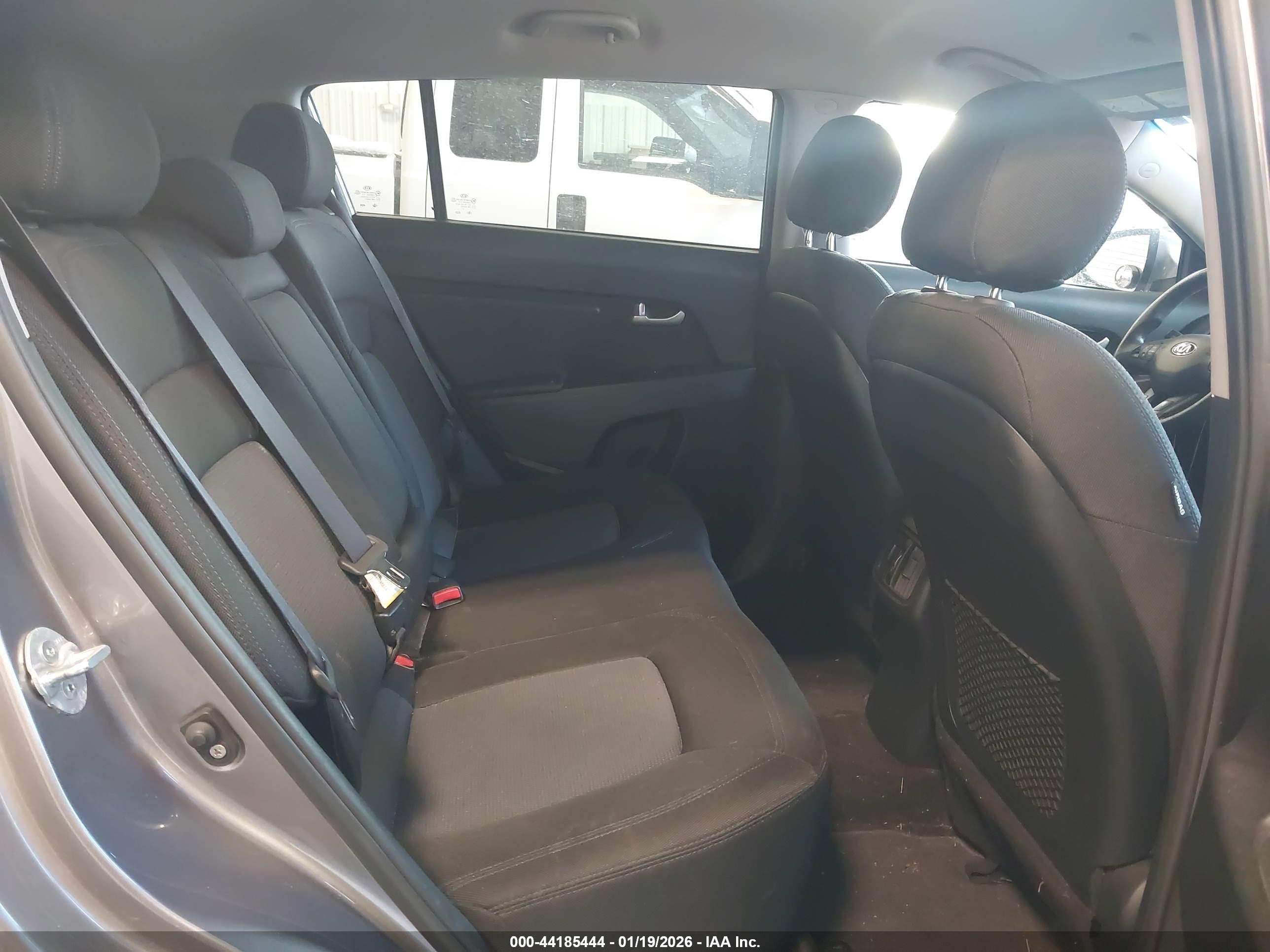KIA SPORTAGE image 8