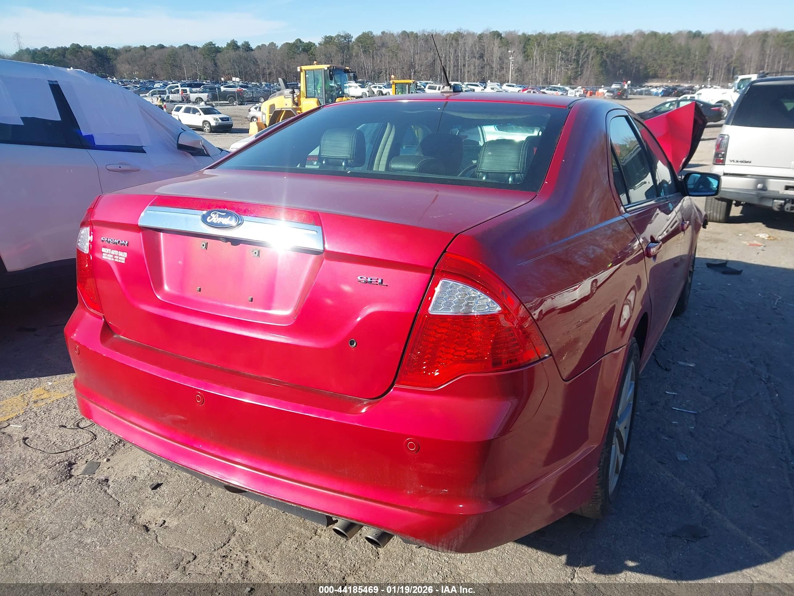 FORD FUSION image 4