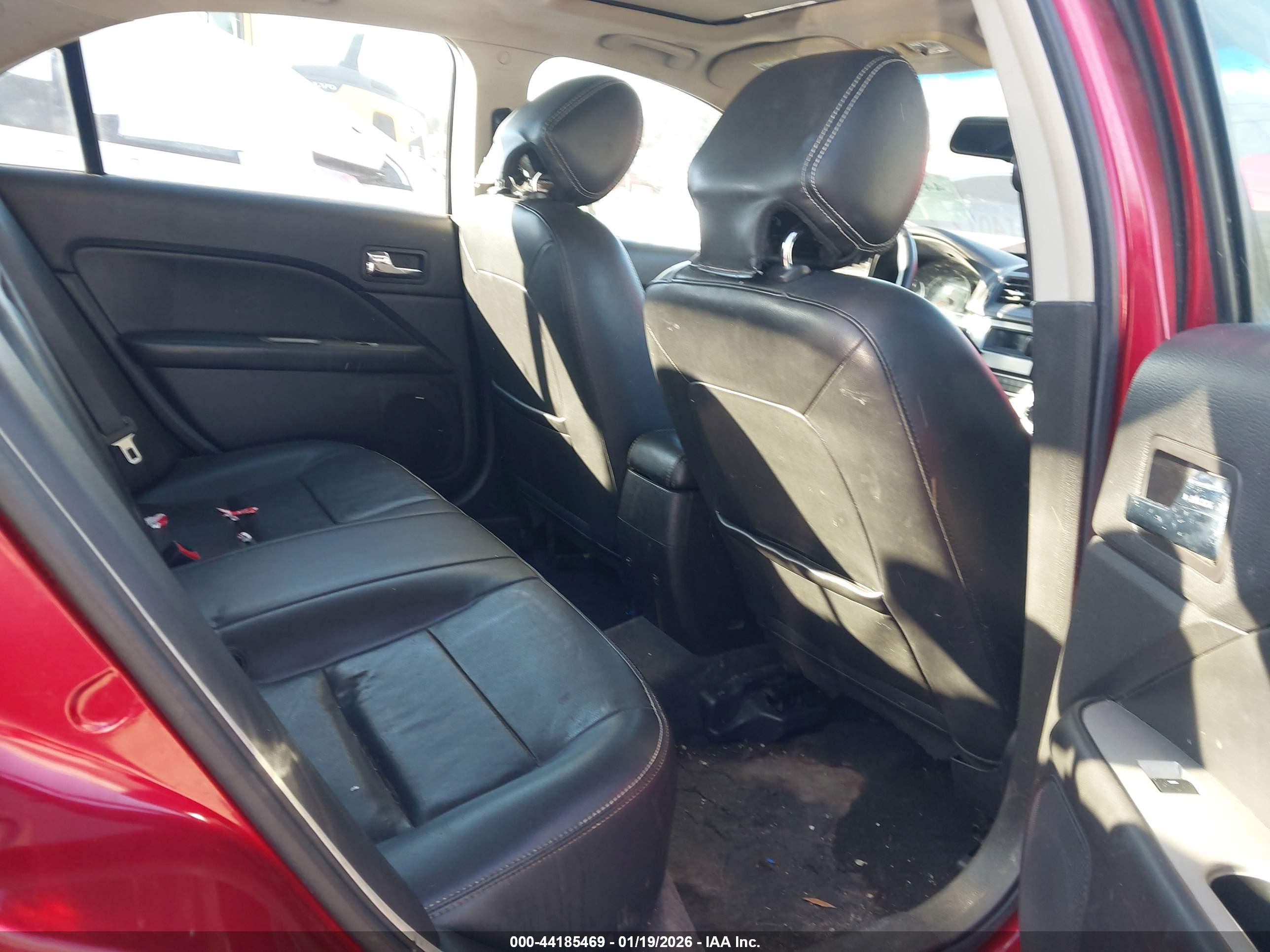 FORD FUSION image 8