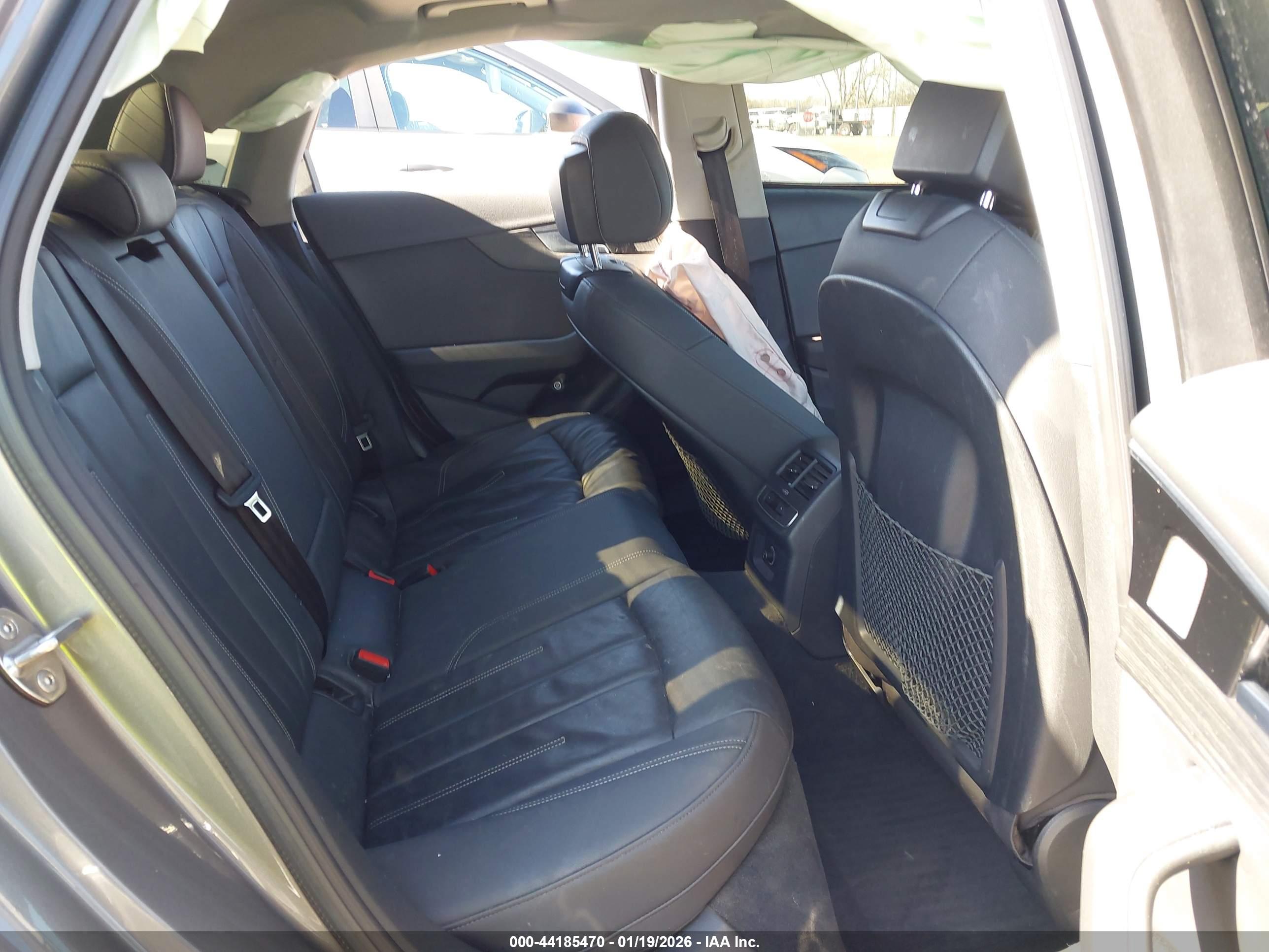AUDI A4 image 8