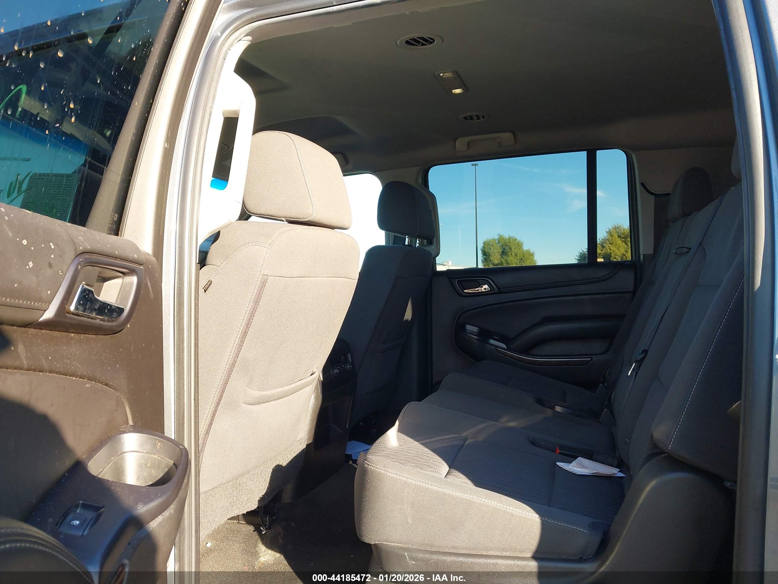 CHEVROLET SUBURBAN image 8