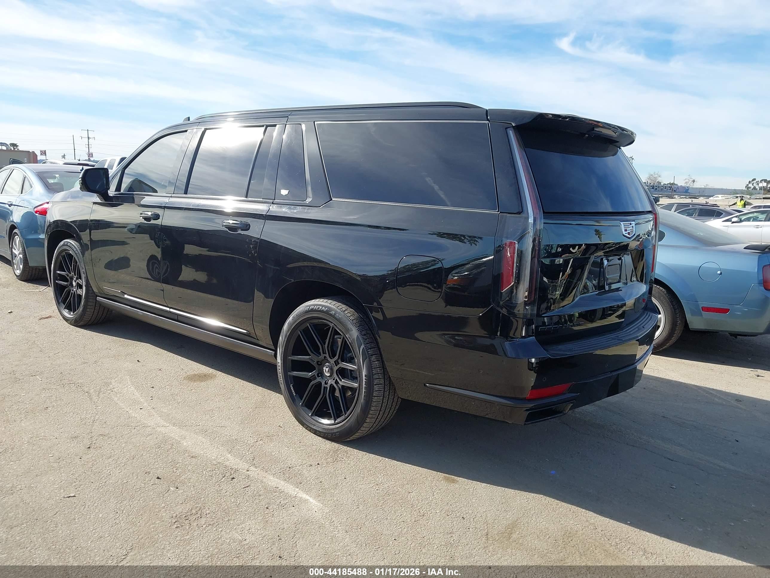 CADILLAC ESCALADE image 3