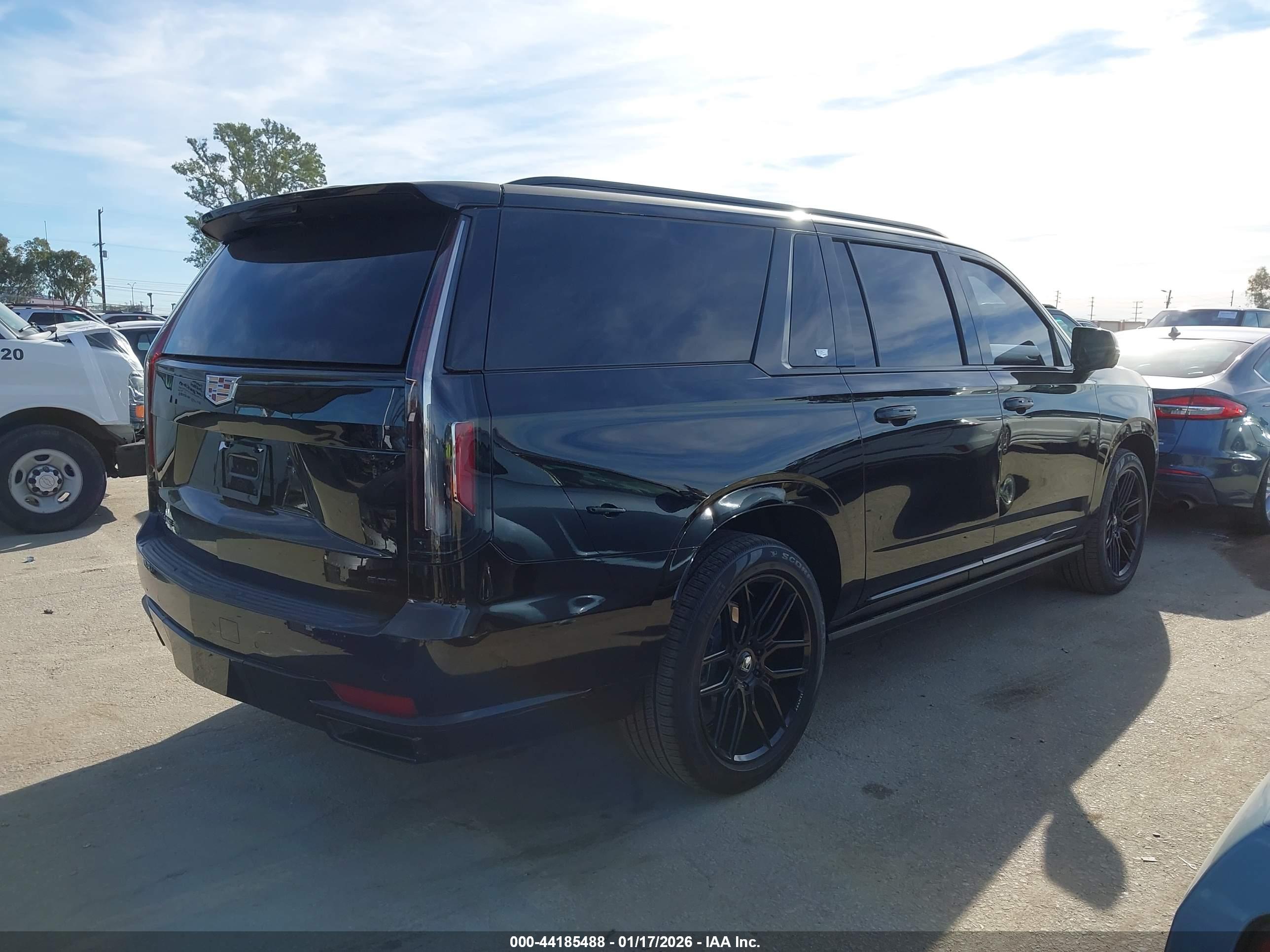 CADILLAC ESCALADE image 4