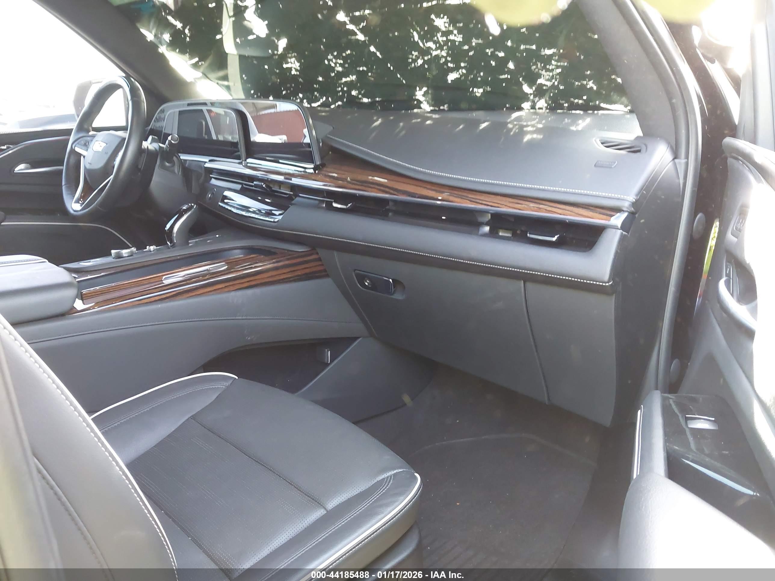 CADILLAC ESCALADE image 5