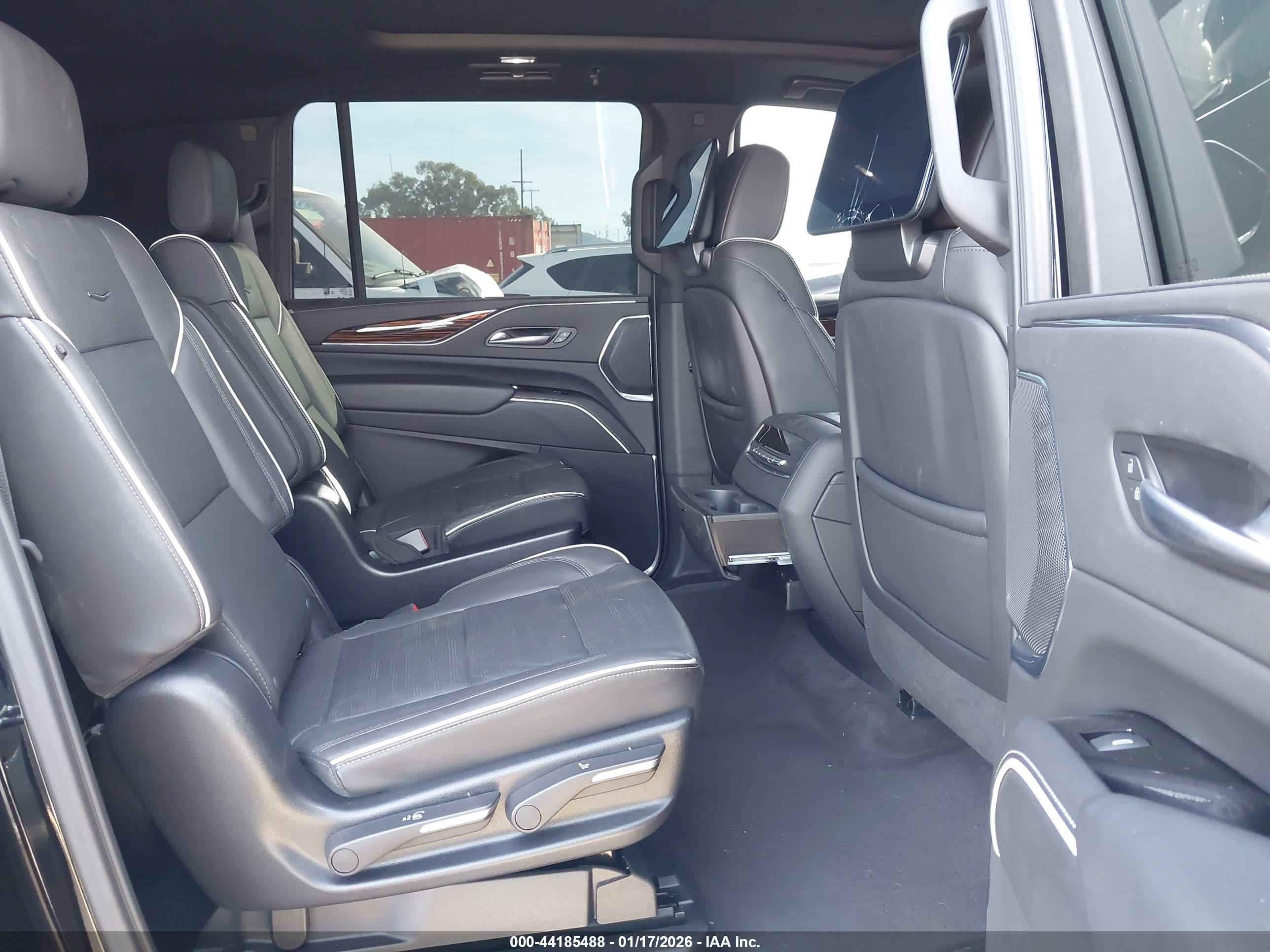 CADILLAC ESCALADE image 8