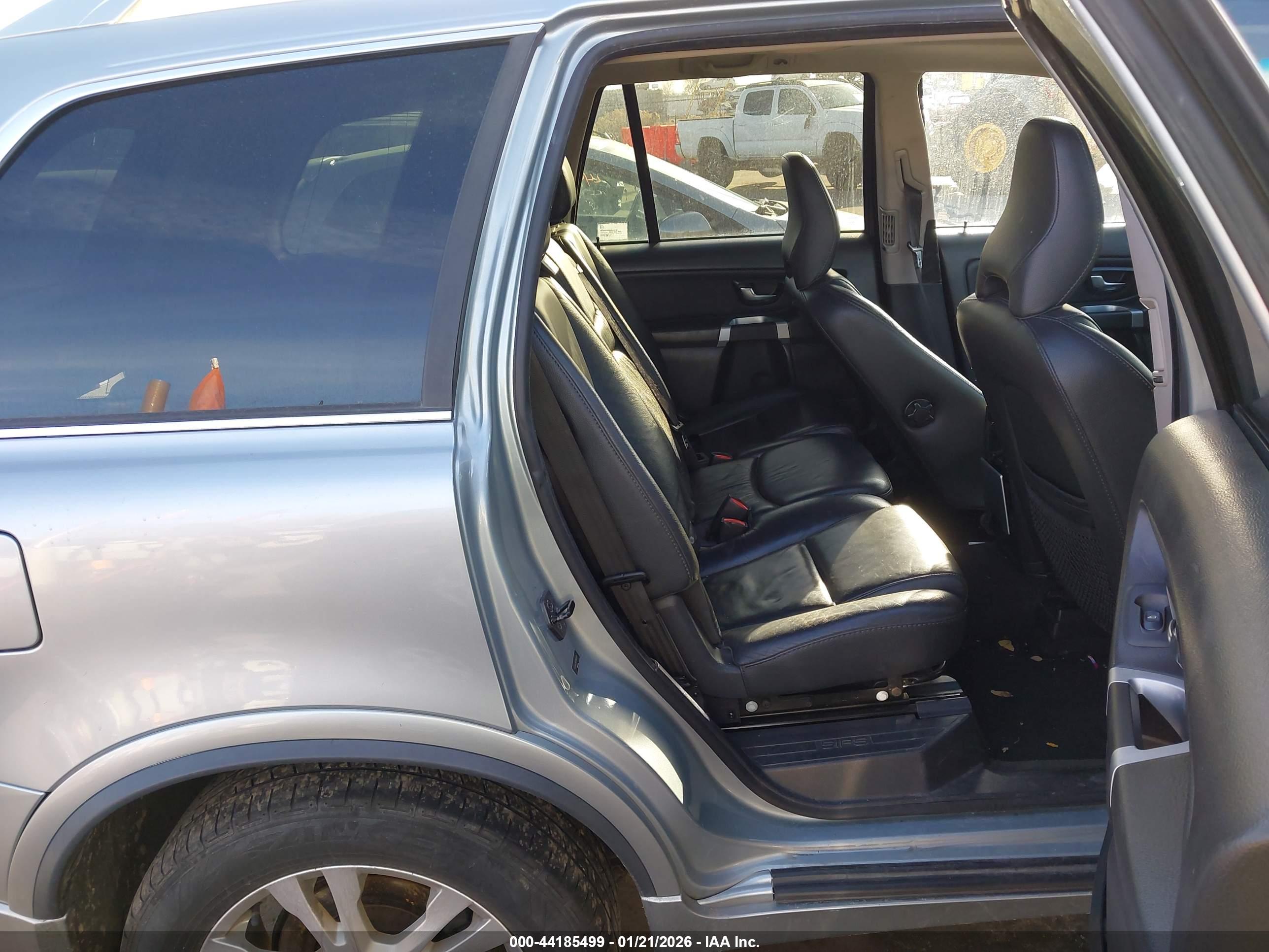 VOLVO XC90 image 8