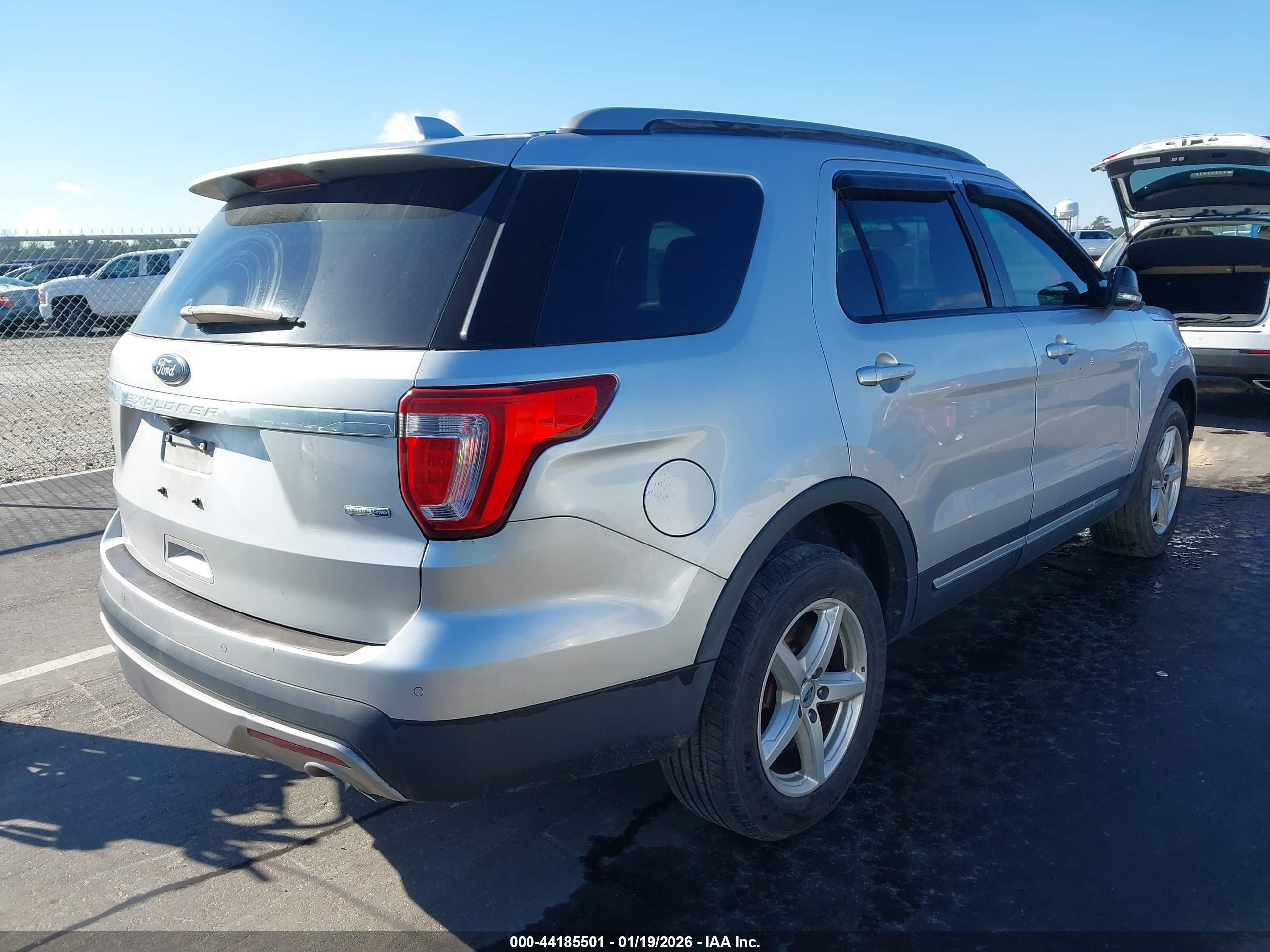 FORD EXPLORER image 4