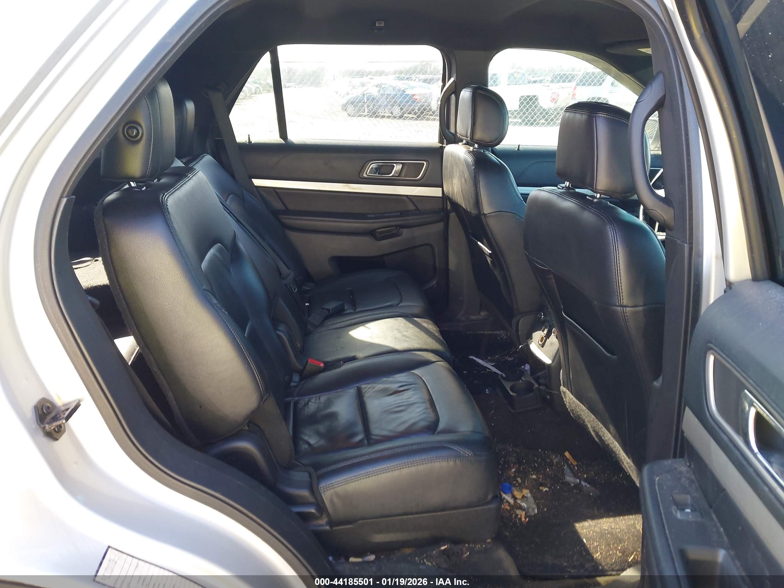 FORD EXPLORER image 8