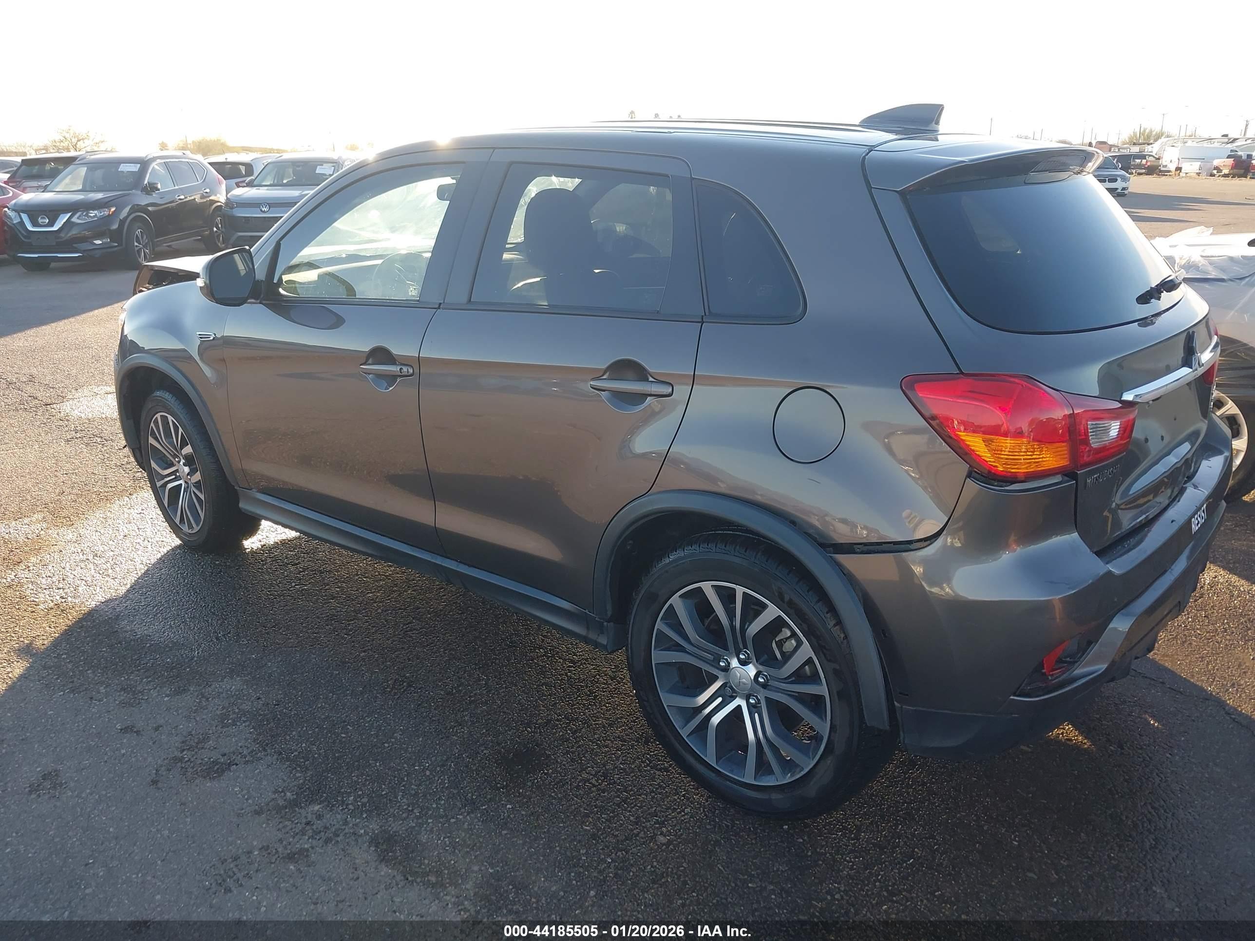 MITSUBISHI OUTLANDER image 3