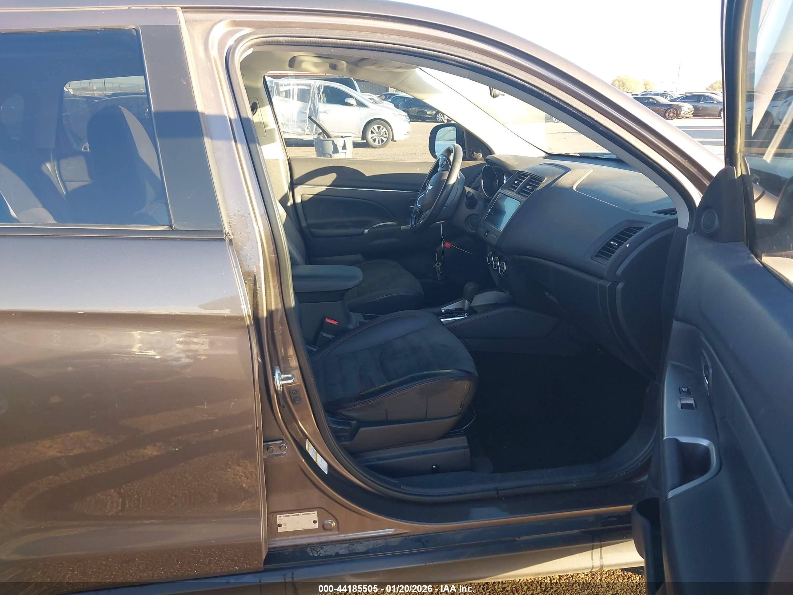 MITSUBISHI OUTLANDER image 5