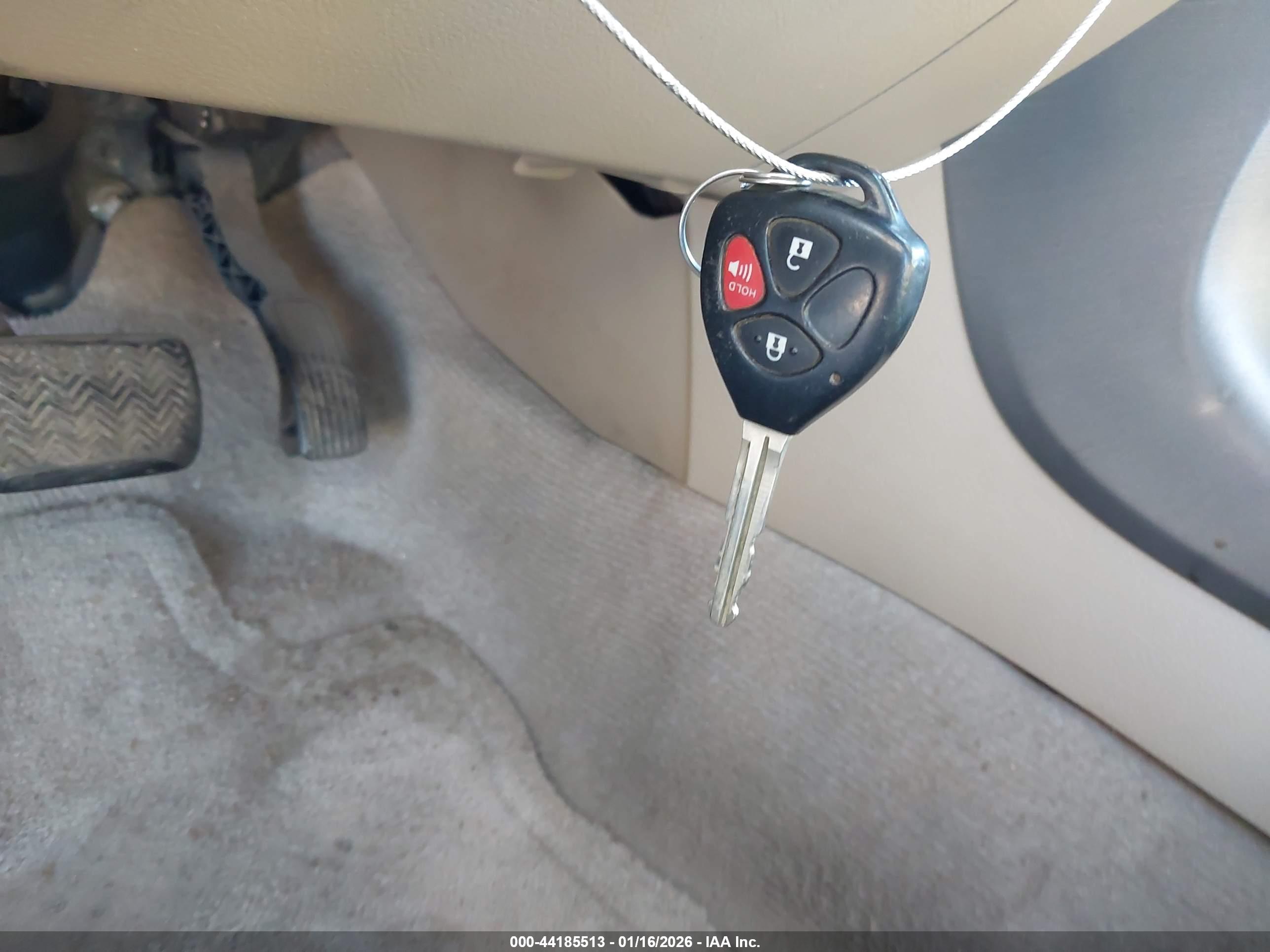 TOYOTA RAV4 image 11
