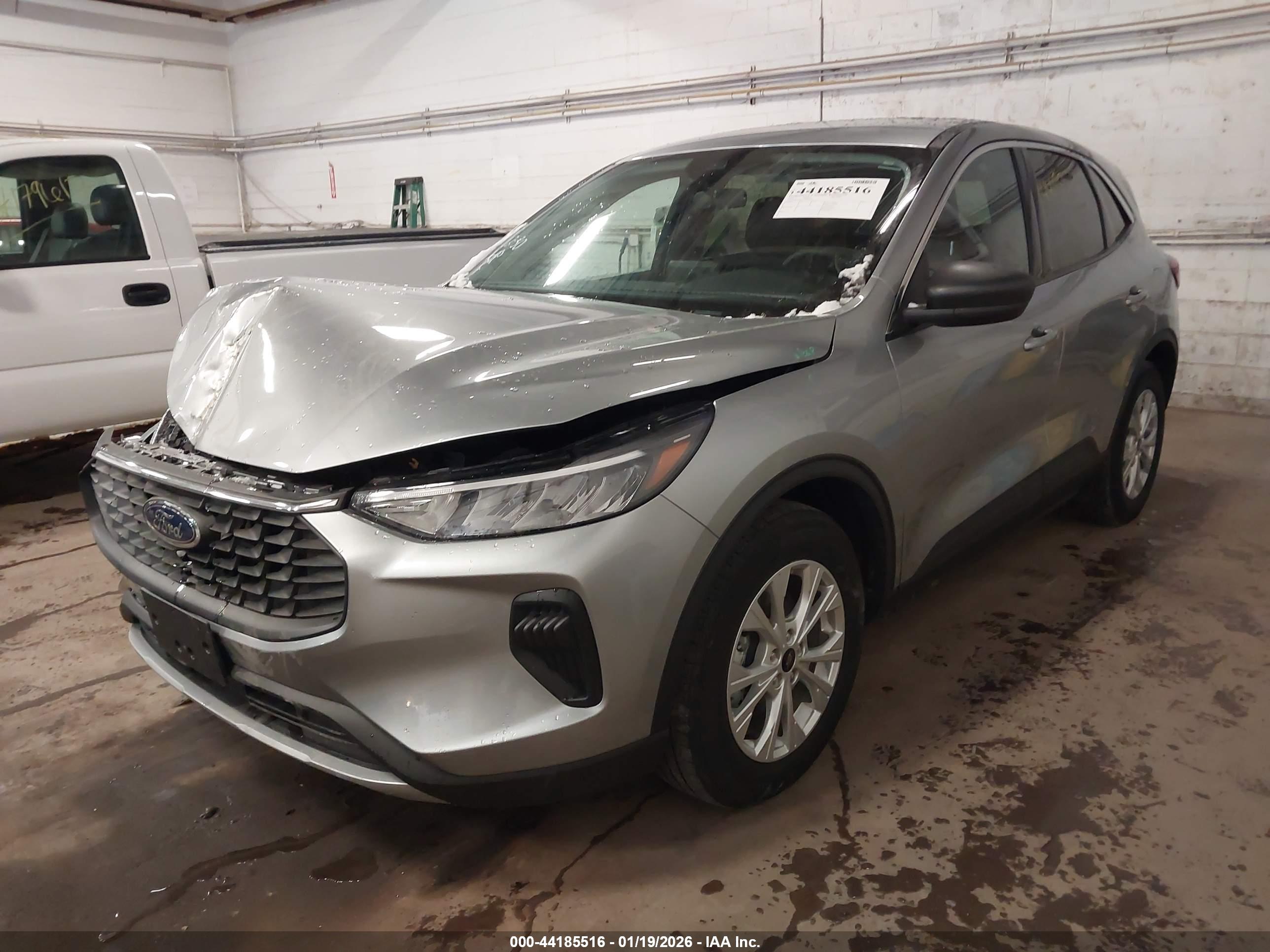 FORD ESCAPE image 2