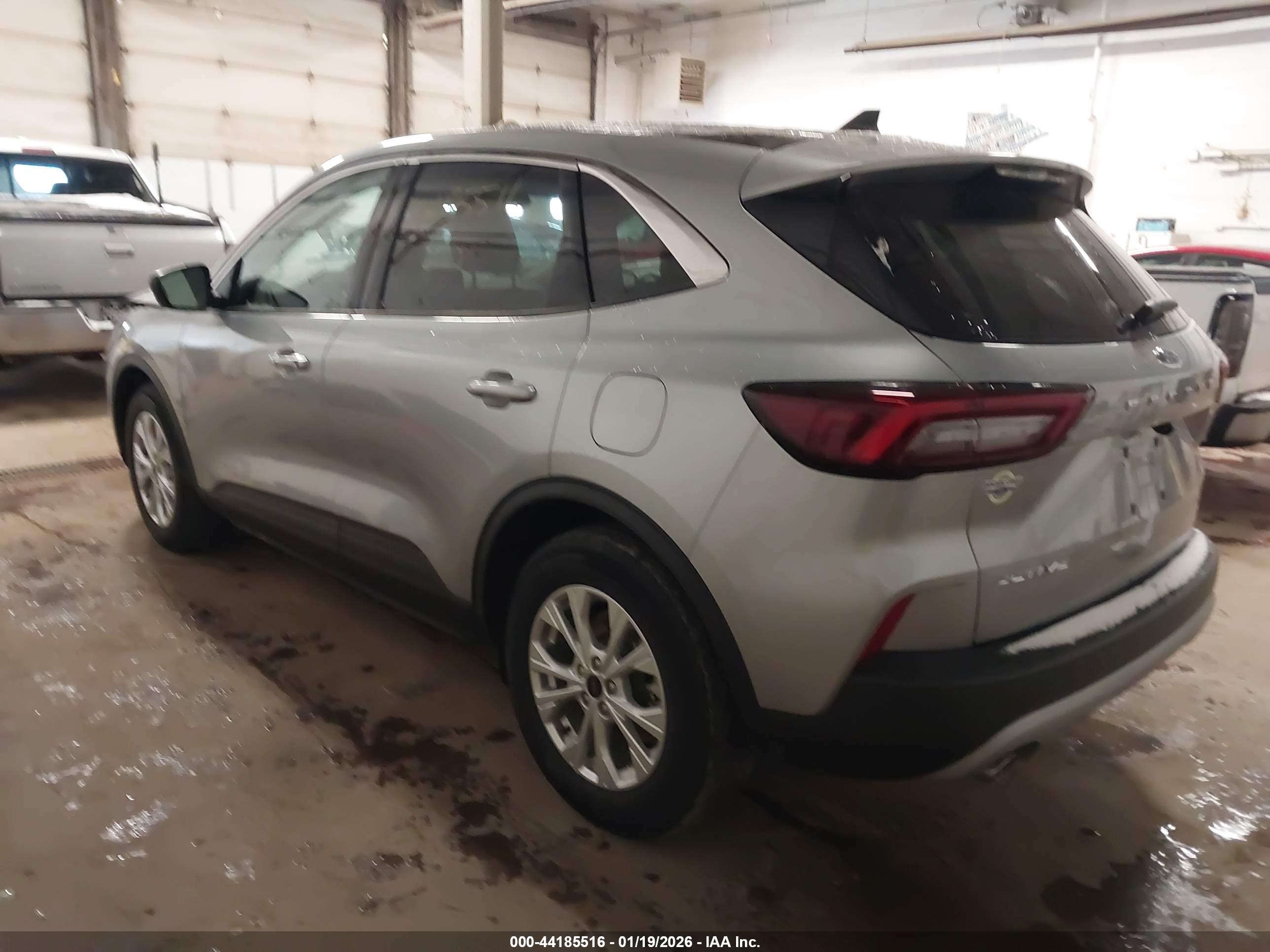 FORD ESCAPE image 3