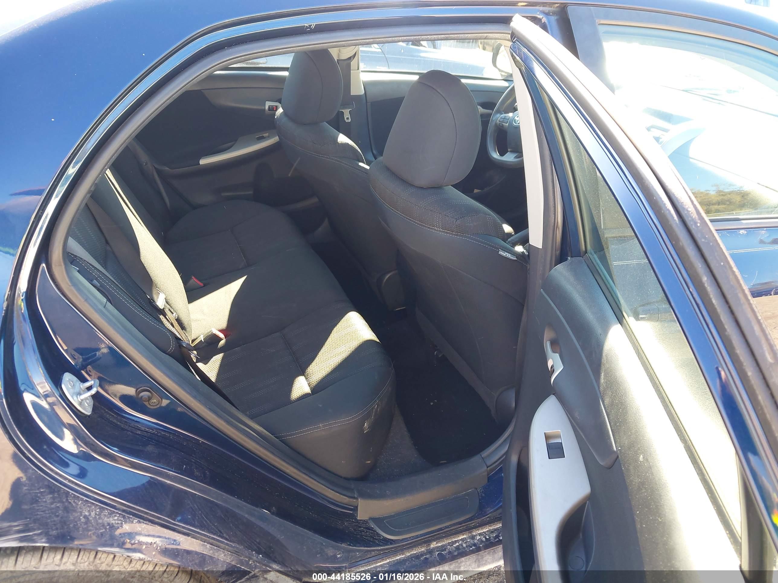 TOYOTA COROLLA image 8