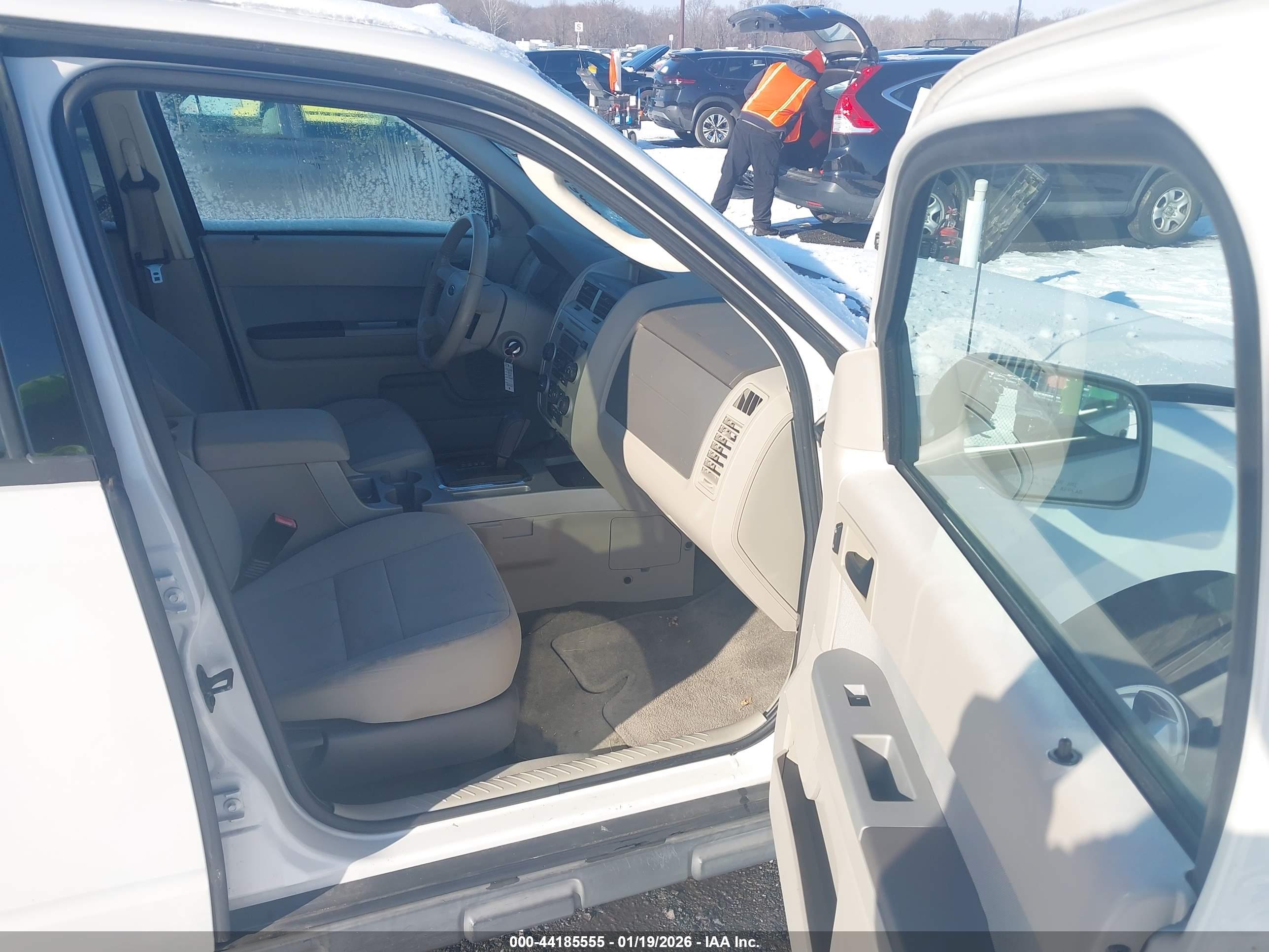 FORD ESCAPE image 5