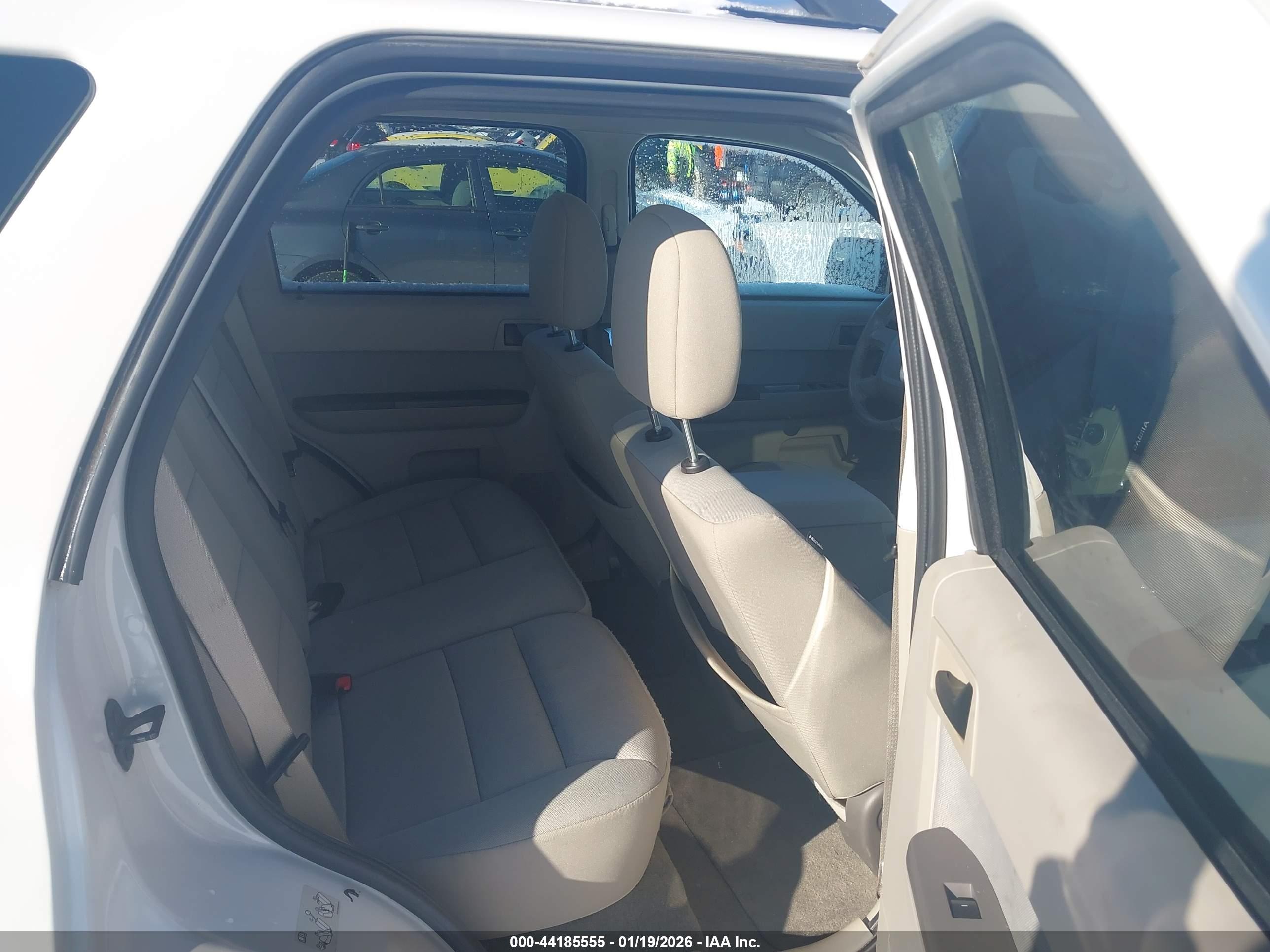 FORD ESCAPE image 8