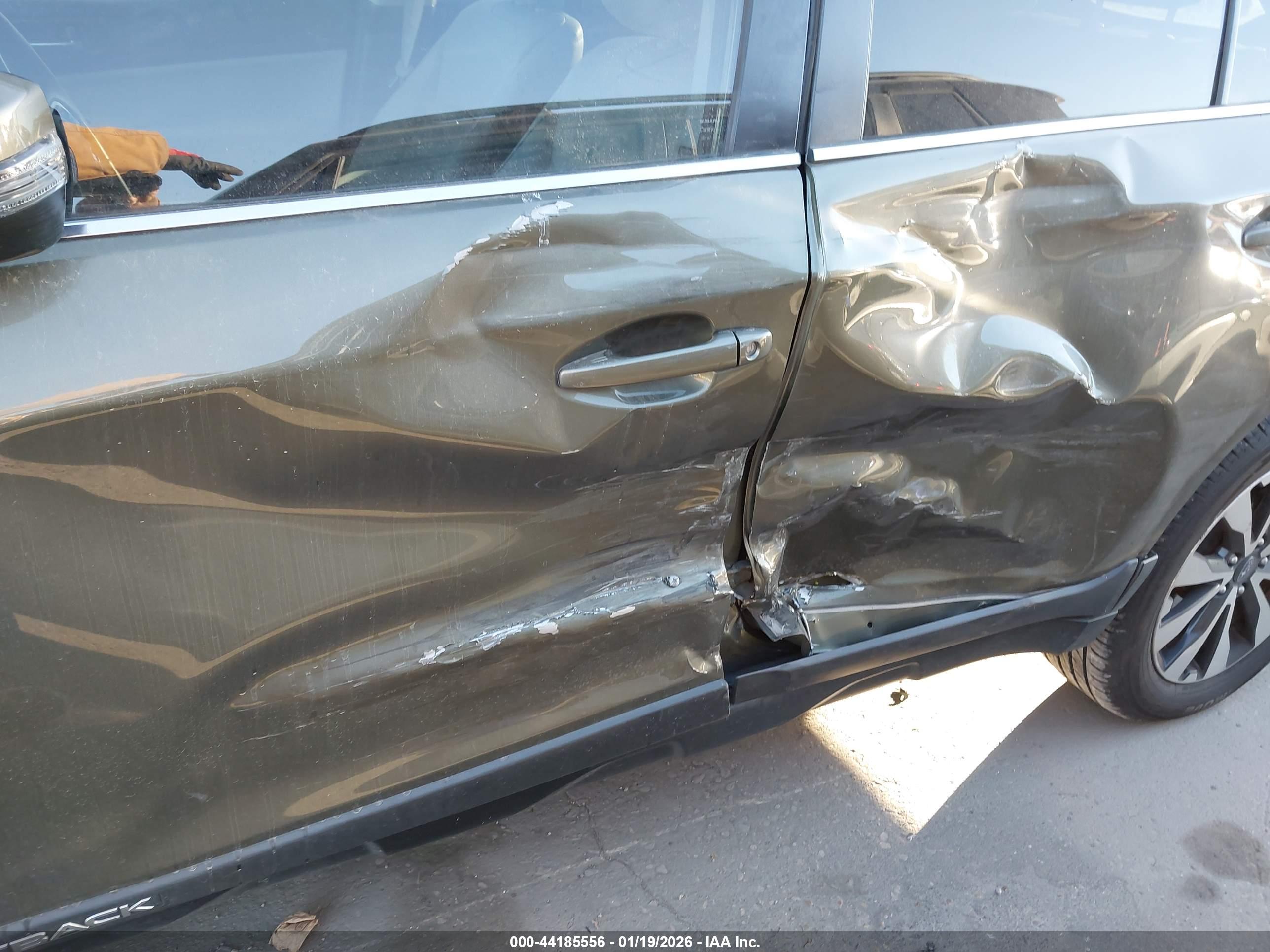 SUBARU OUTBACK image 6