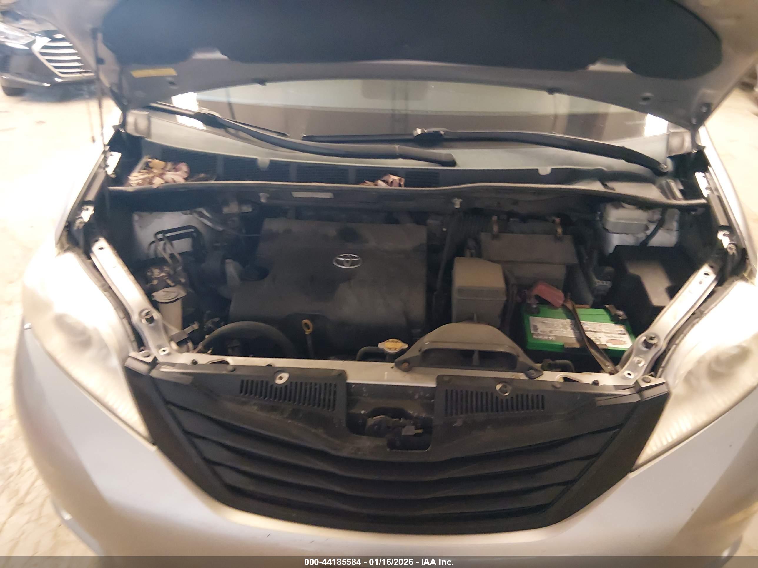 TOYOTA SIENNA image 10