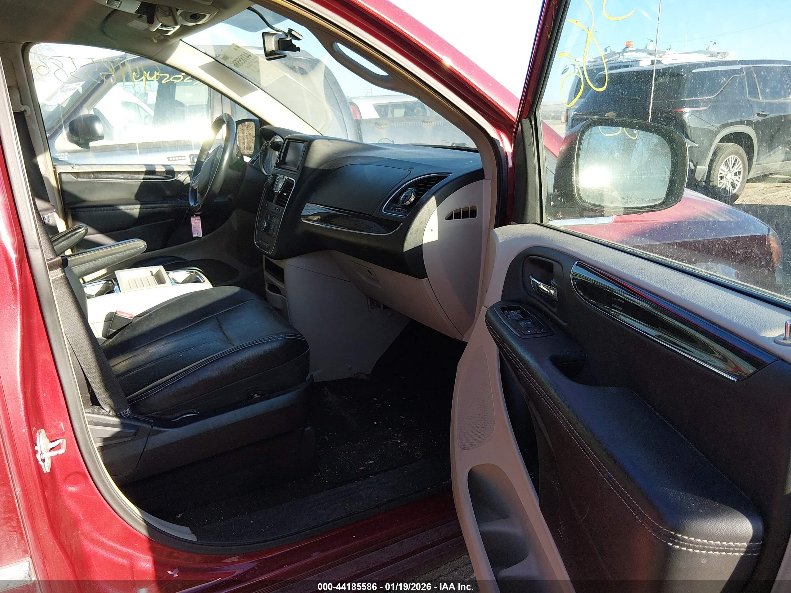 CHRYSLER TOWN image 5