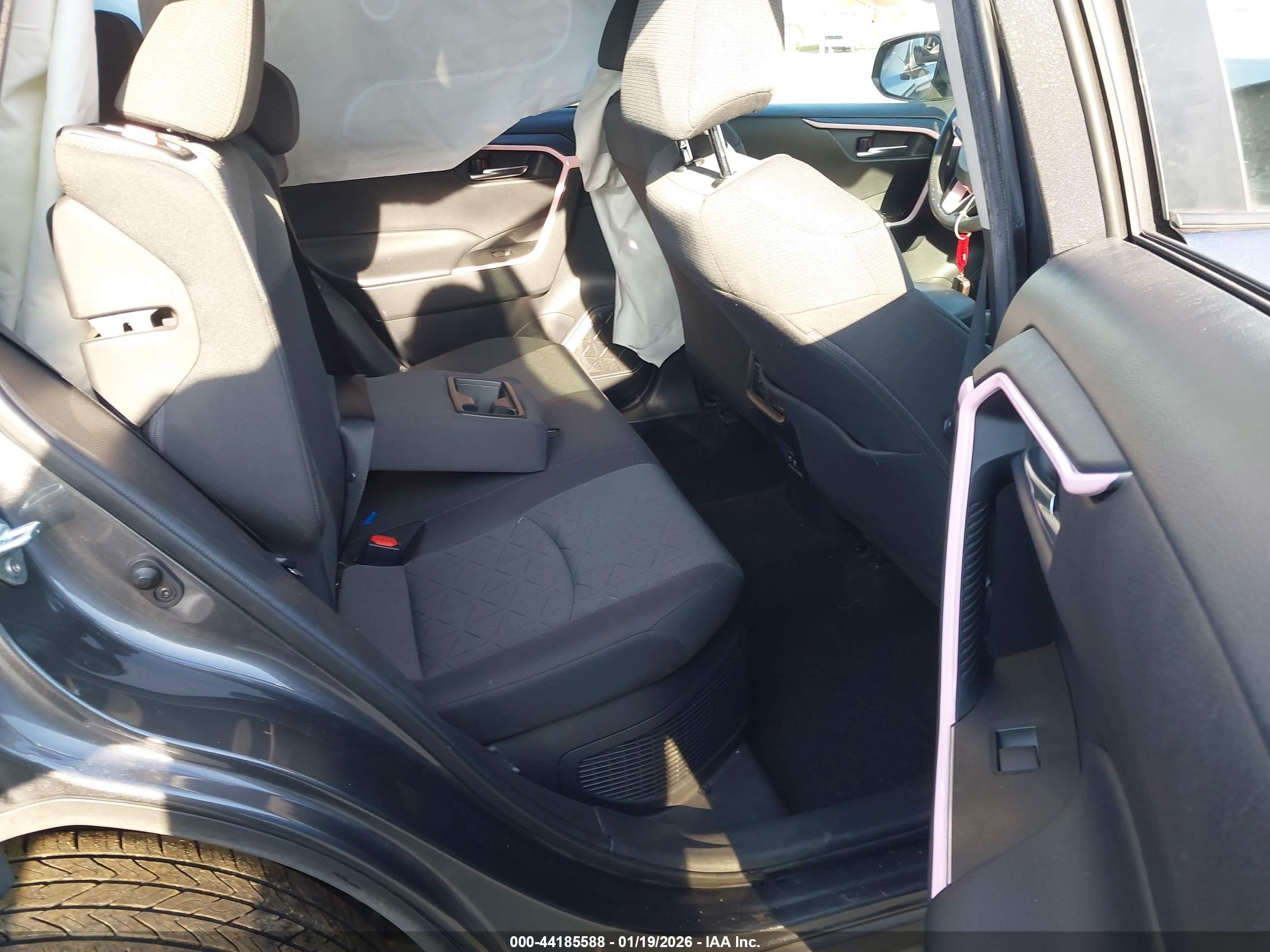 TOYOTA RAV4 image 8