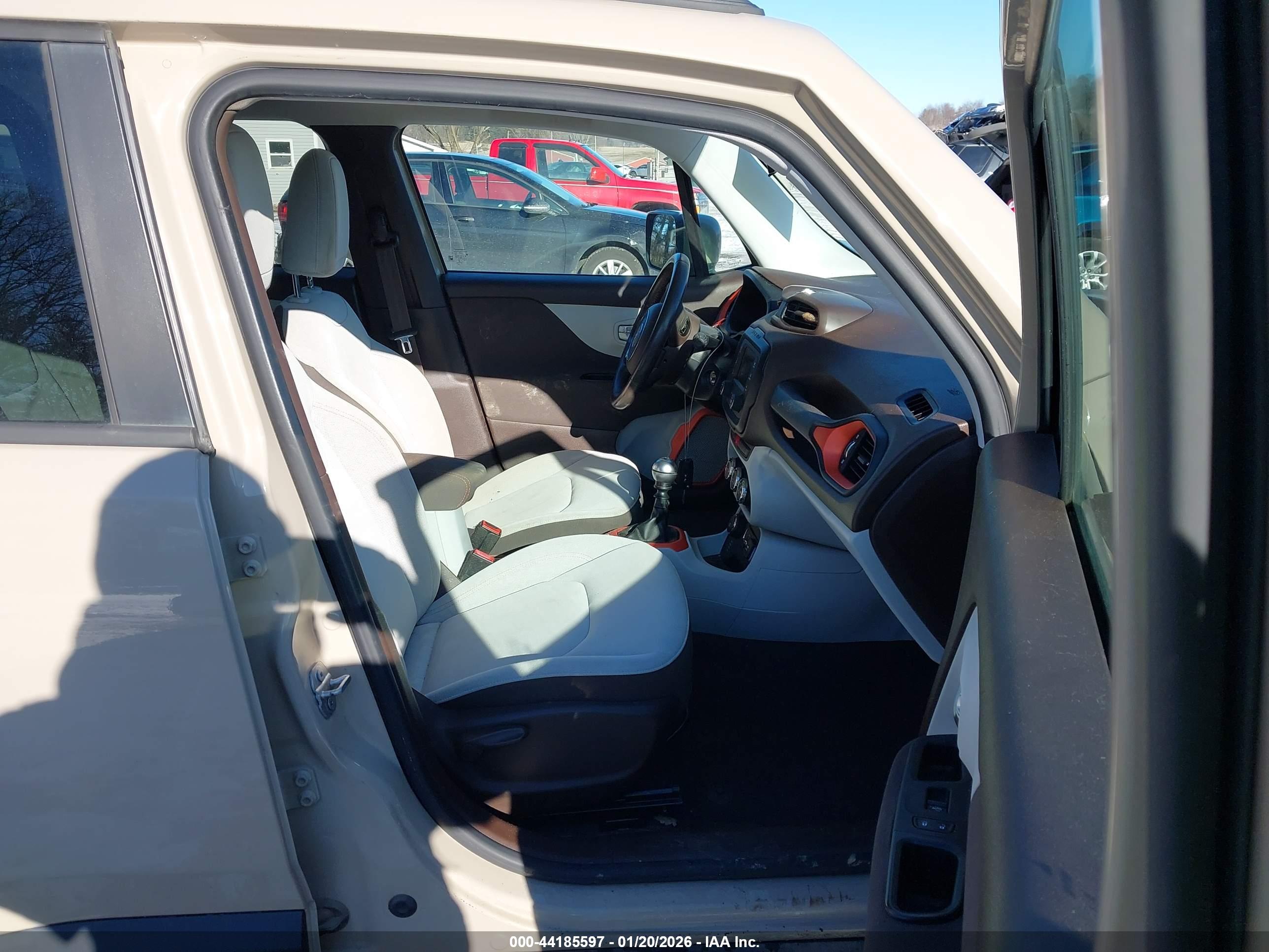 JEEP RENEGADE image 5