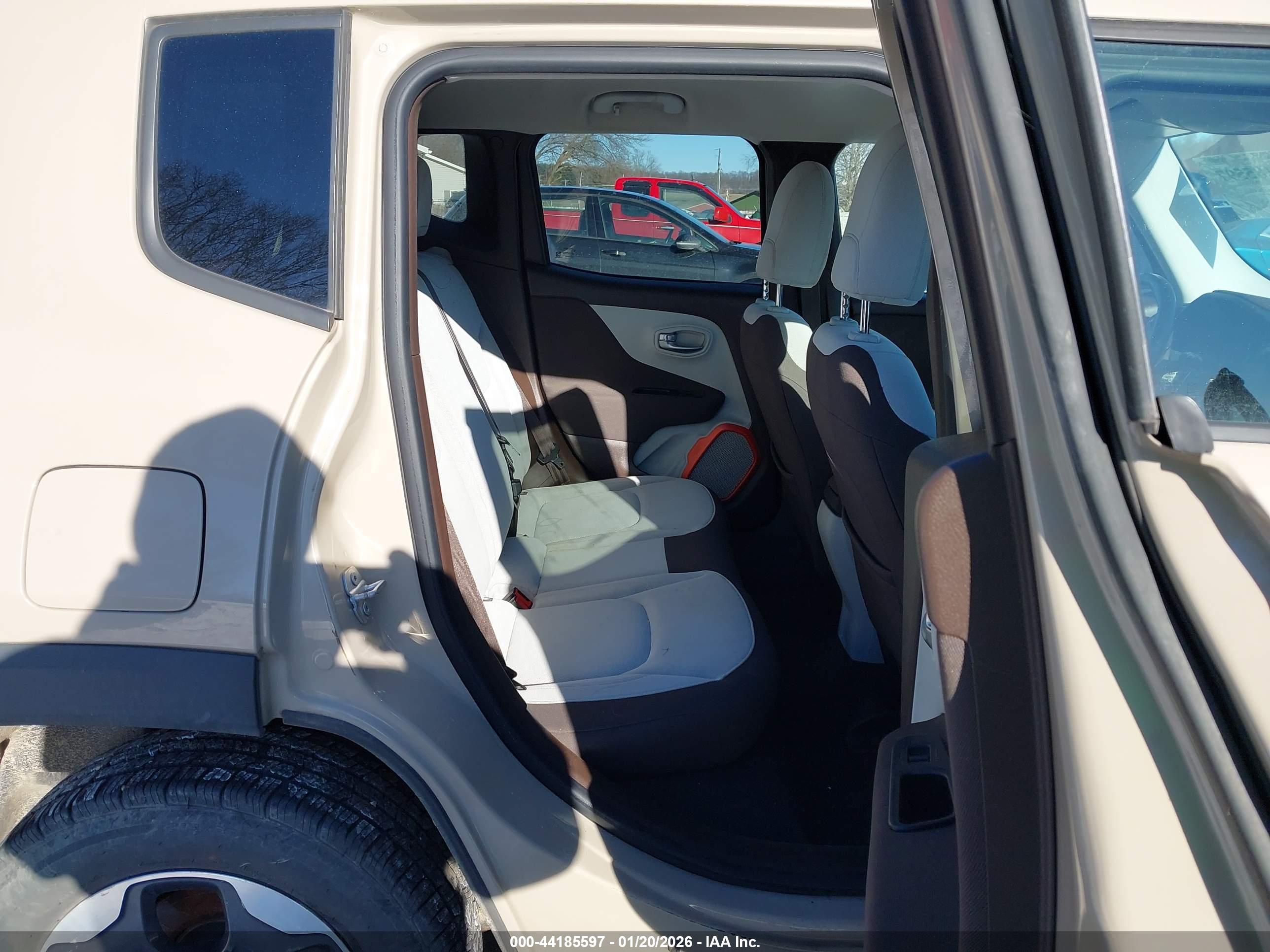 JEEP RENEGADE image 8