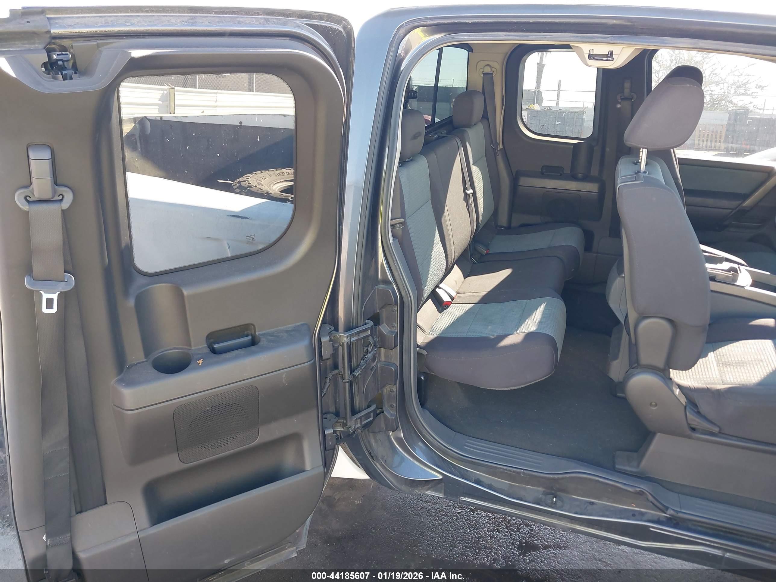 NISSAN TITAN image 8