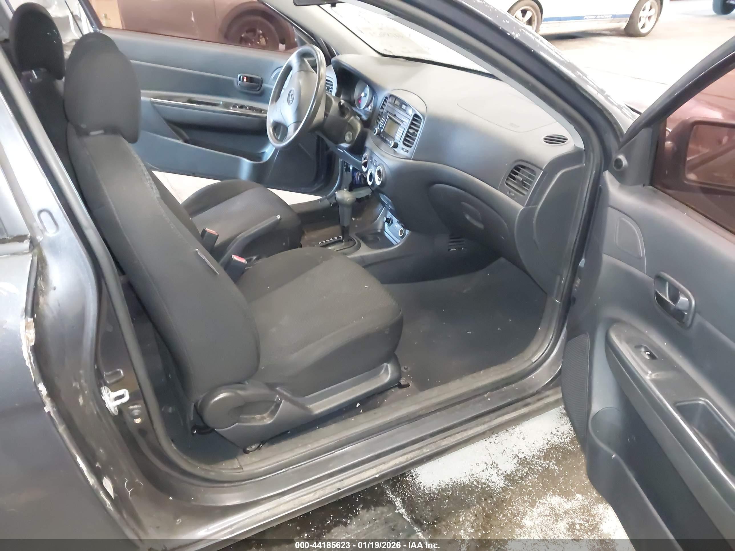 HYUNDAI ACCENT image 5
